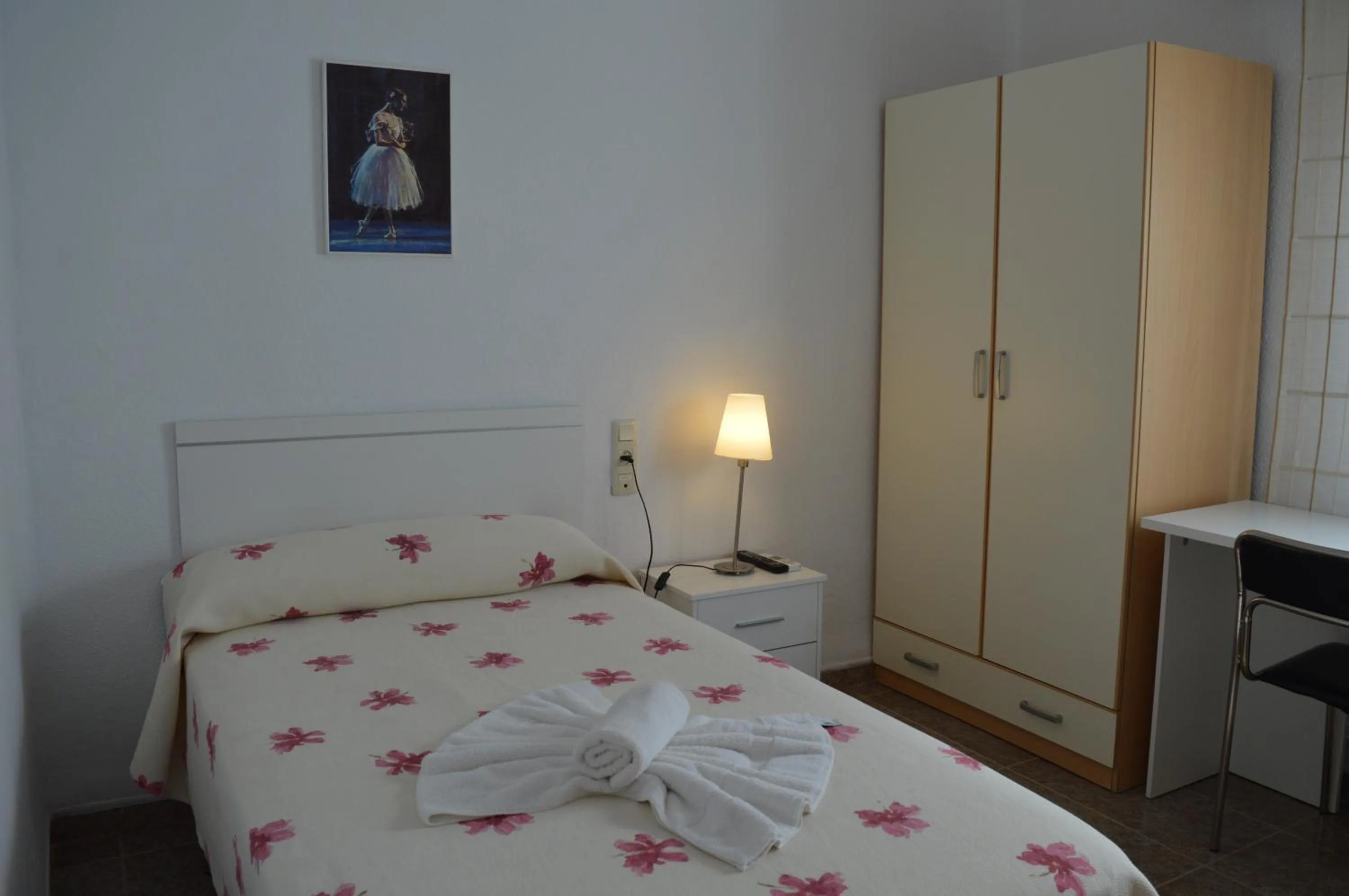 Photo of the whole room, Bed in Nuevo Hotel Capitolio