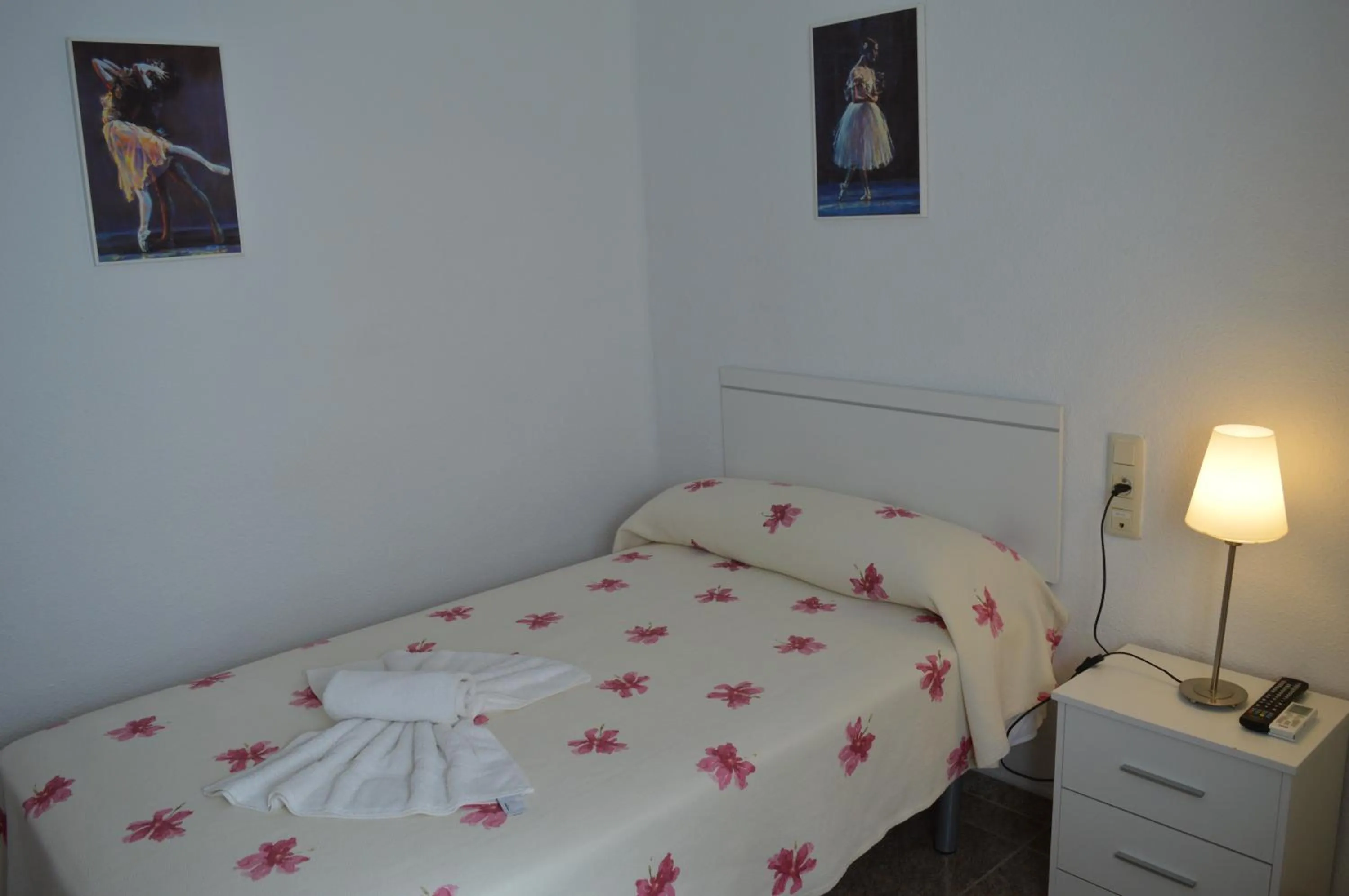 Photo of the whole room, Bed in Nuevo Hotel Capitolio