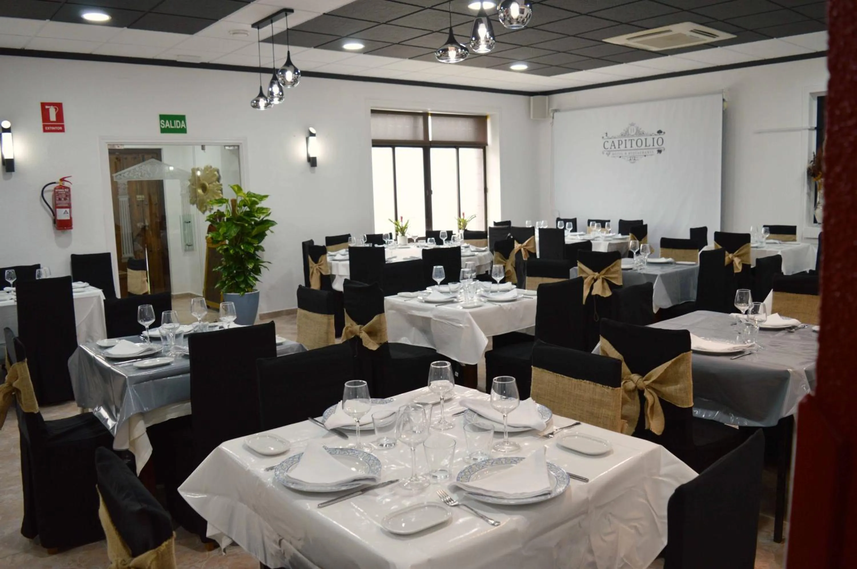 Restaurant/places to eat in Nuevo Hotel Capitolio