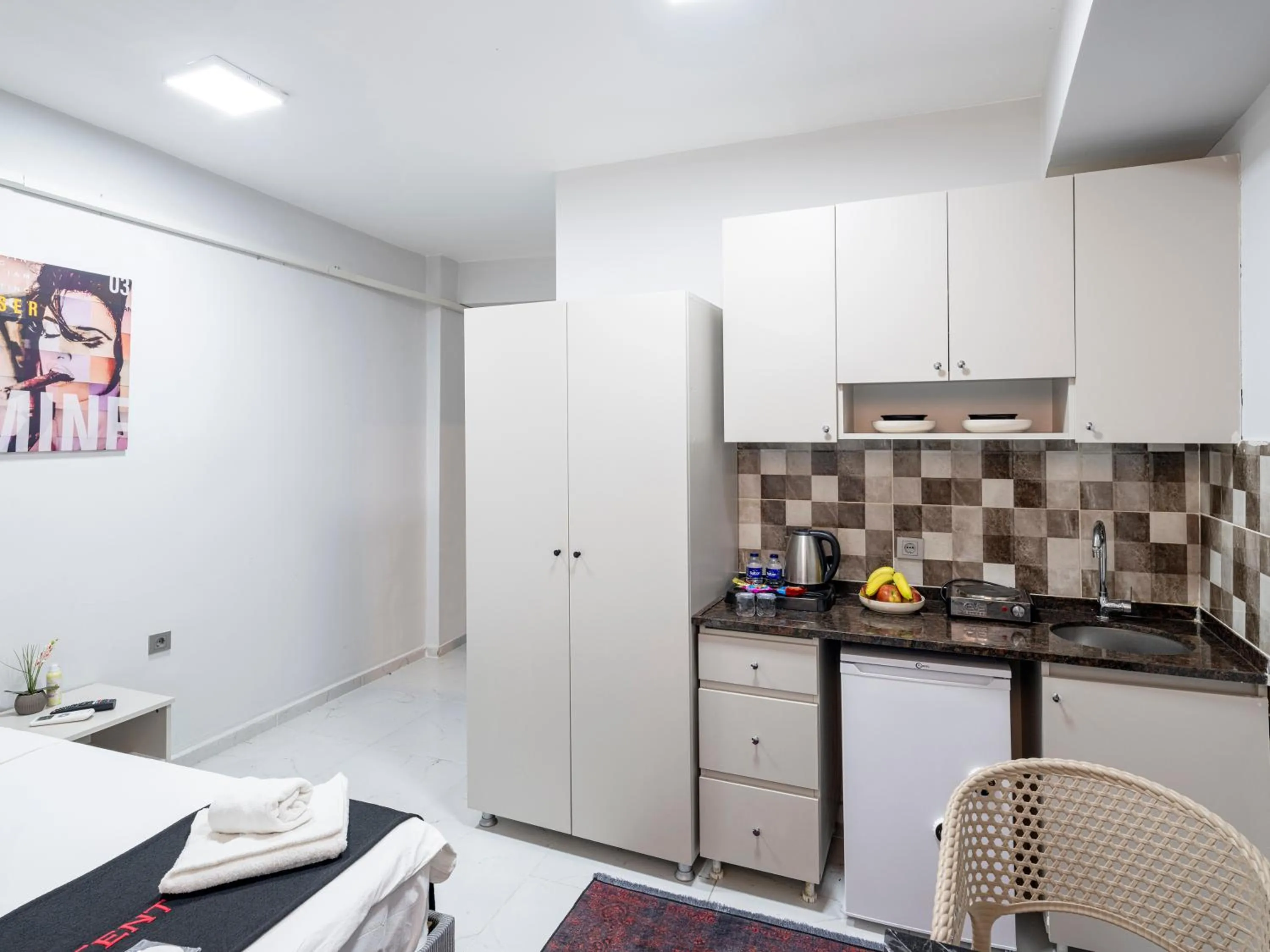 Kitchen or kitchenette in The Red Tent Suite 23