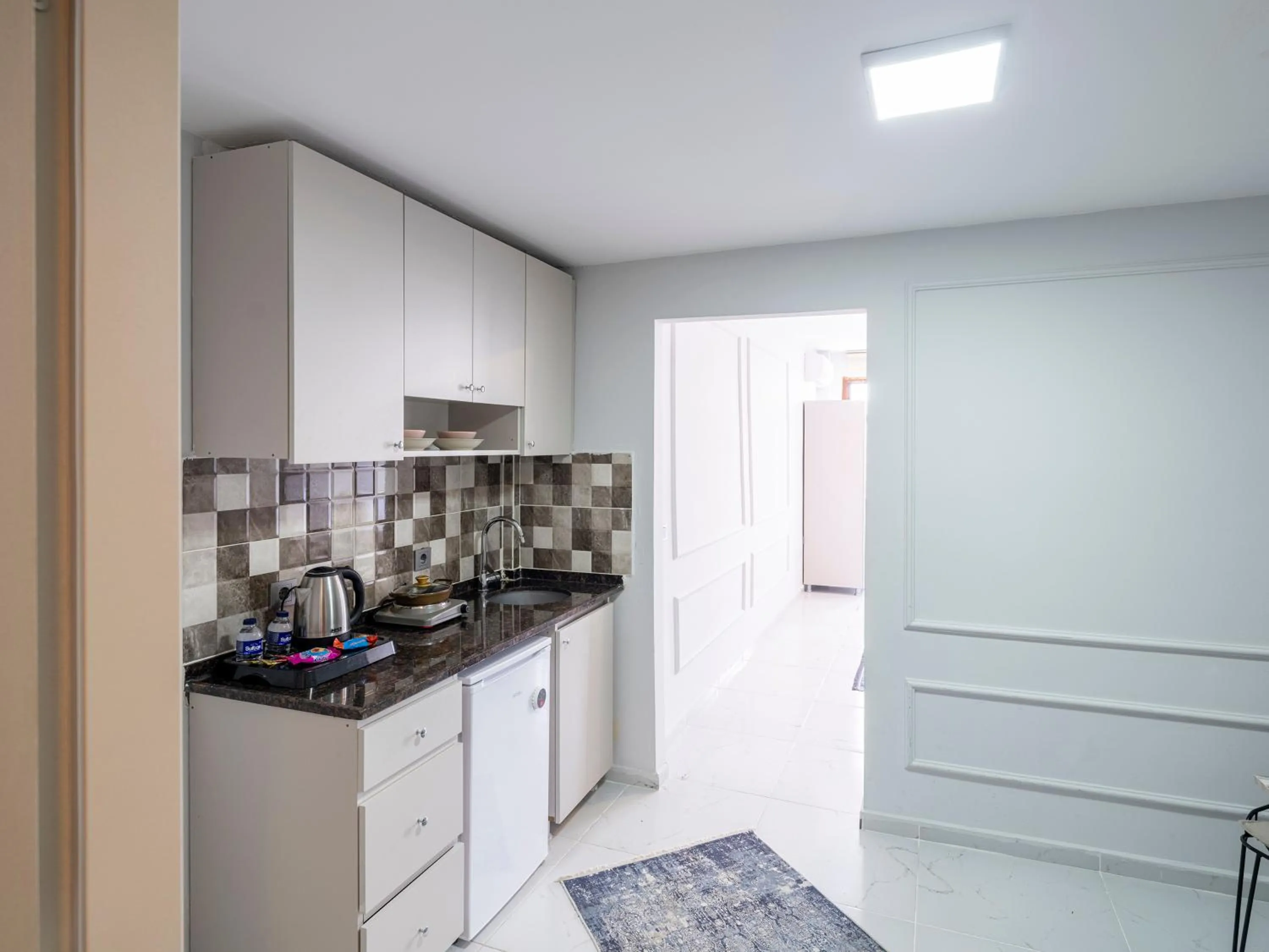 Kitchen or kitchenette in The Red Tent Suite 23