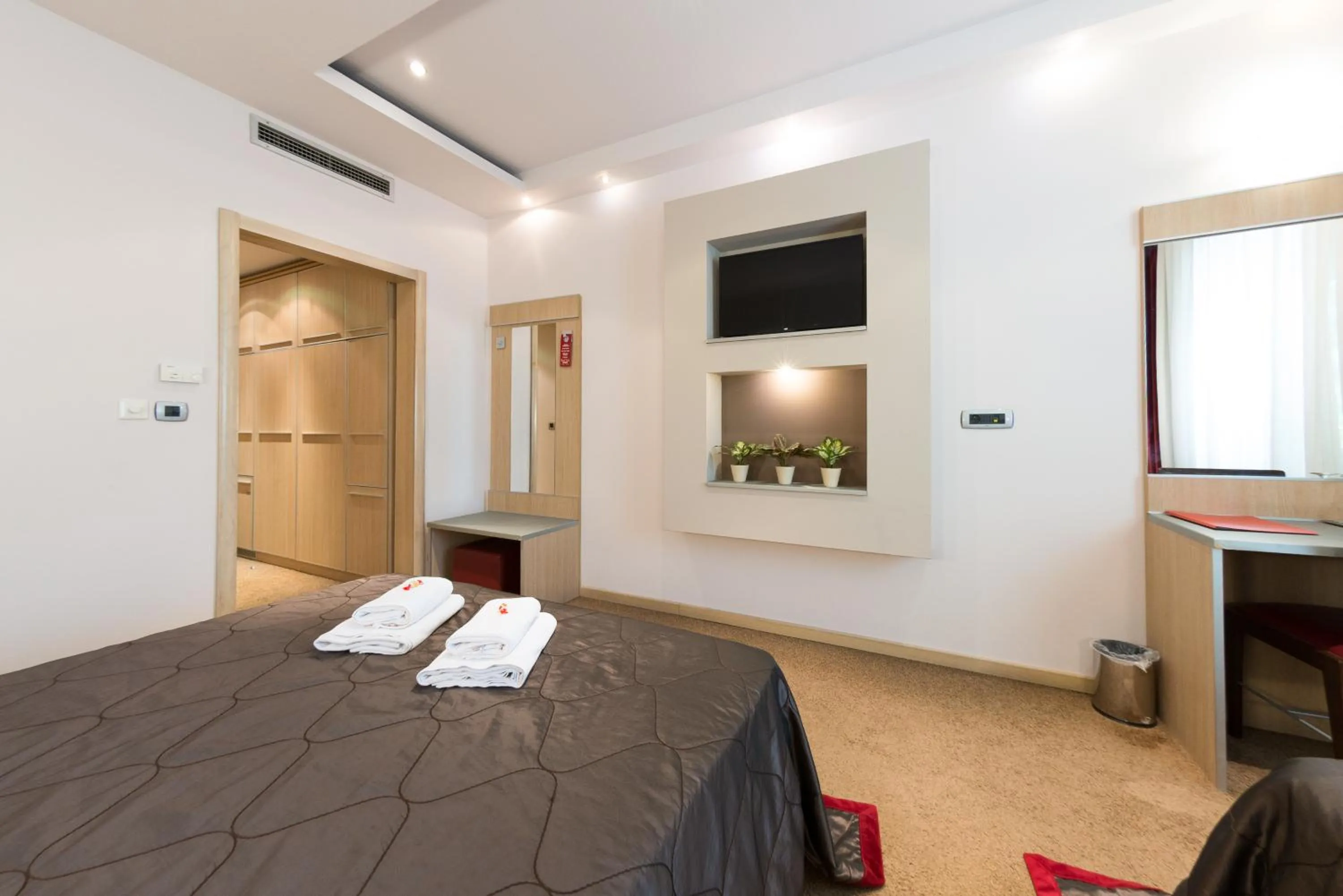 Photo of the whole room, Bed in Garni Hotel Vigor - EV station