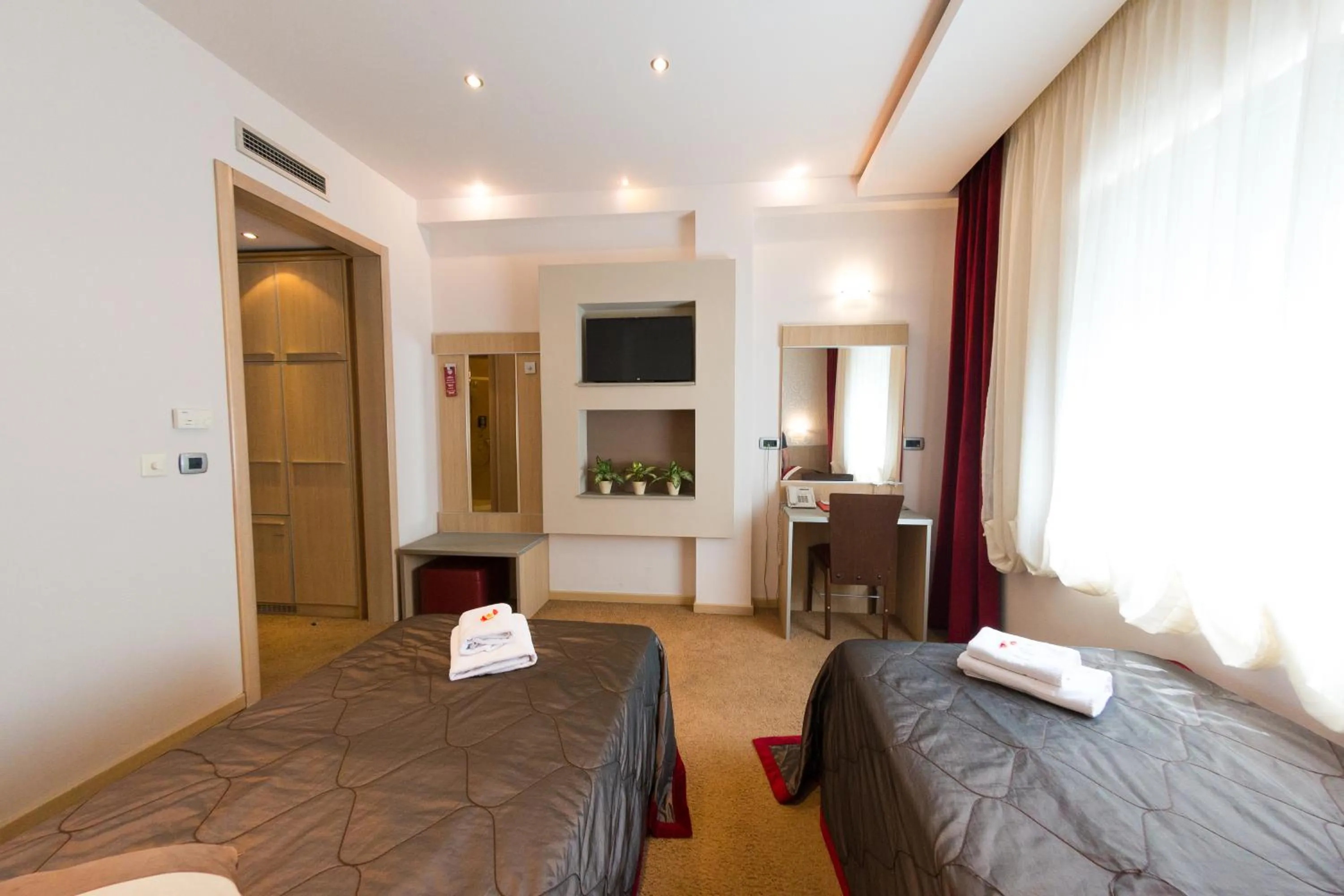 Photo of the whole room, Bed in Garni Hotel Vigor - EV station