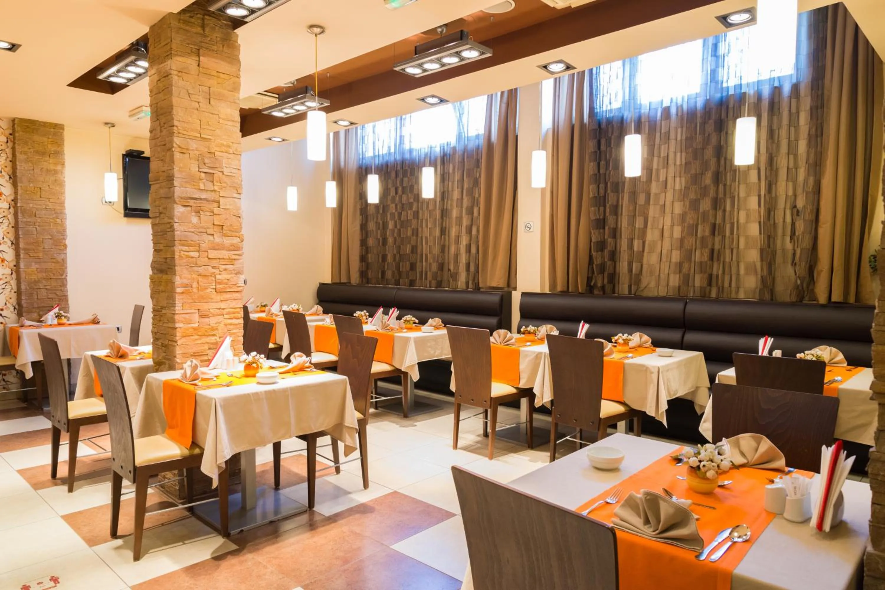 Restaurant/places to eat in Garni Hotel Vigor - EV station