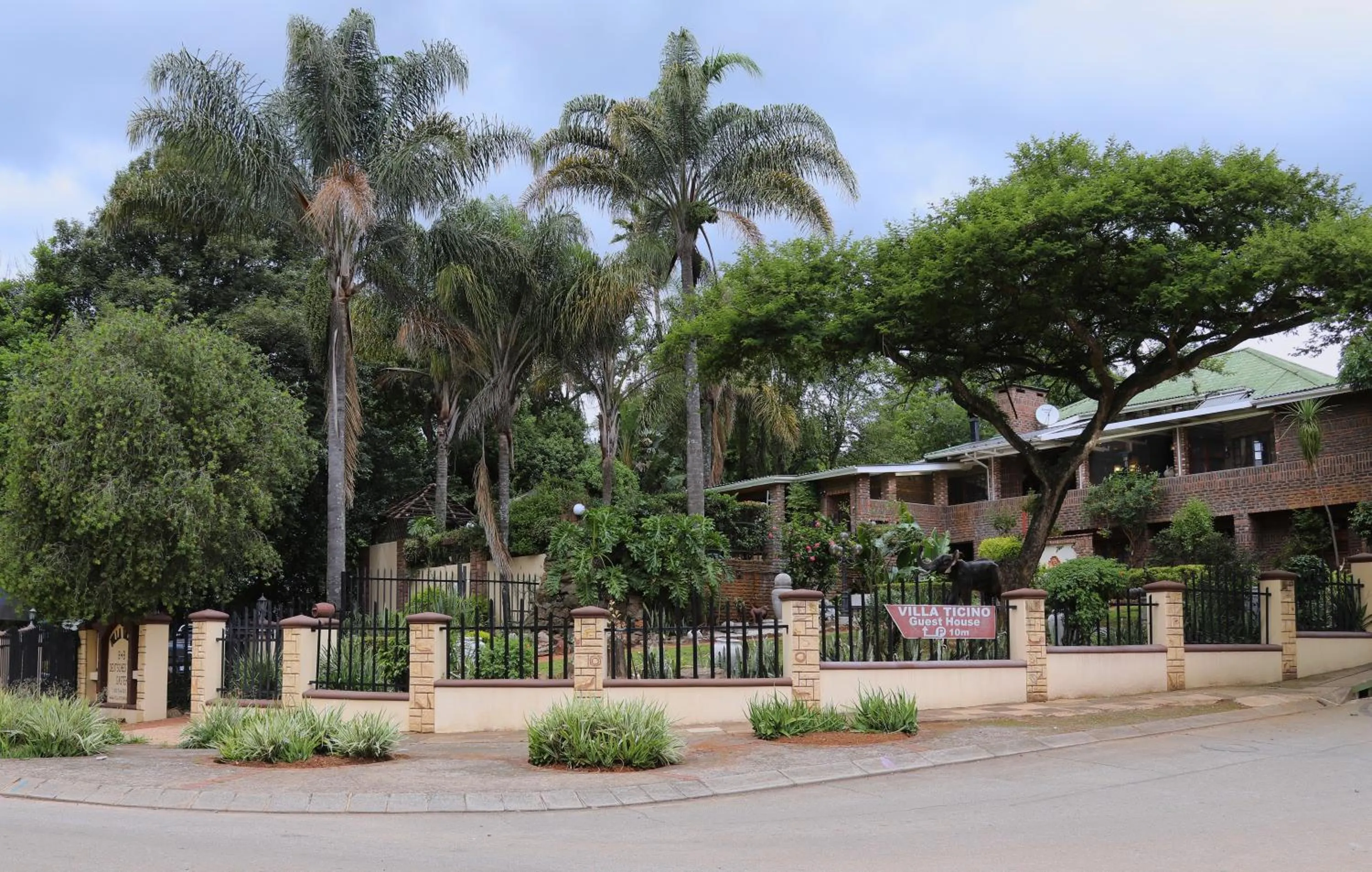 Property building in Villa Ticino Guest House