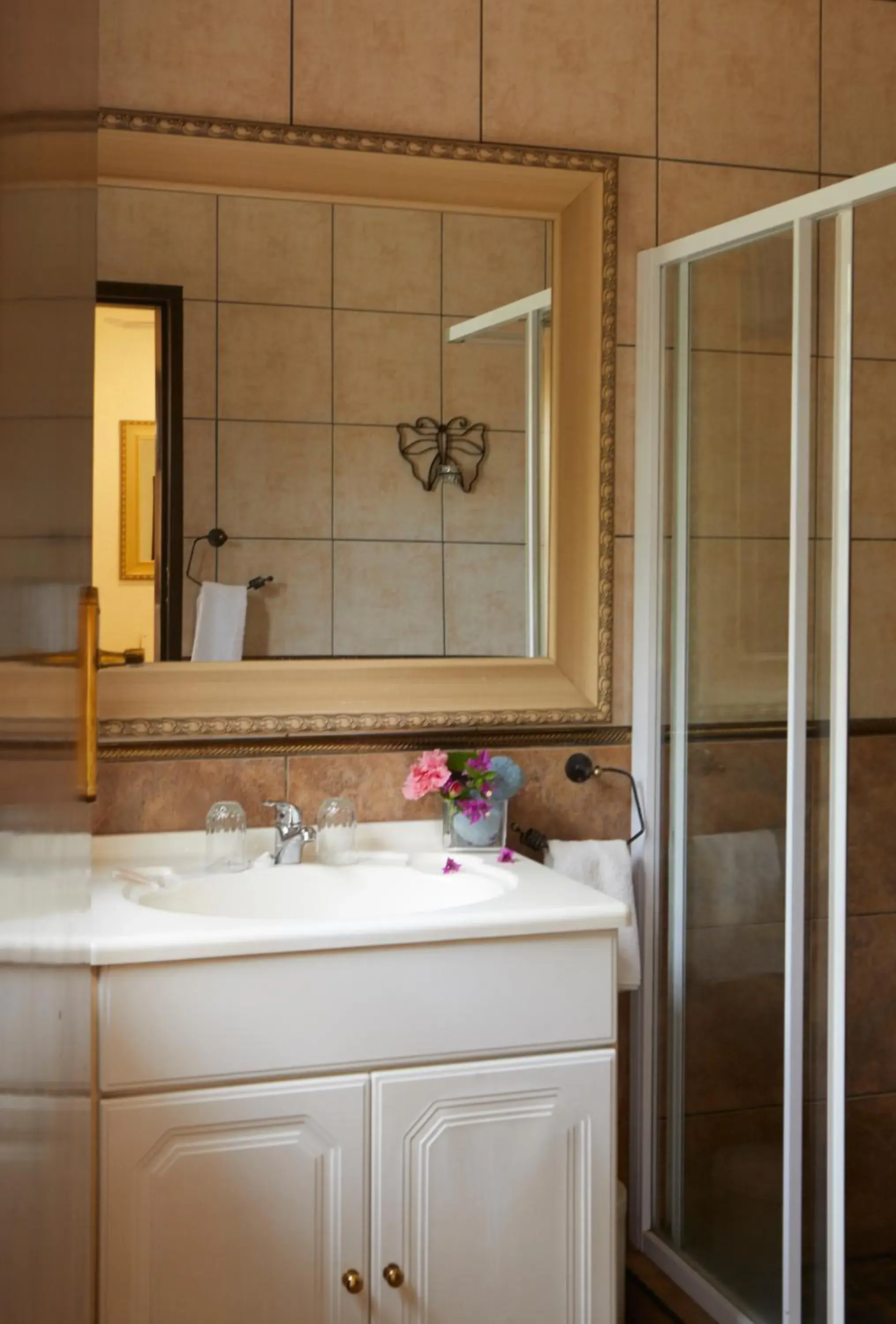 Deluxe Double Room with Shower in Villa Ticino Guest House Deluxe Double Room with Shower in Villa Ticino Guest House