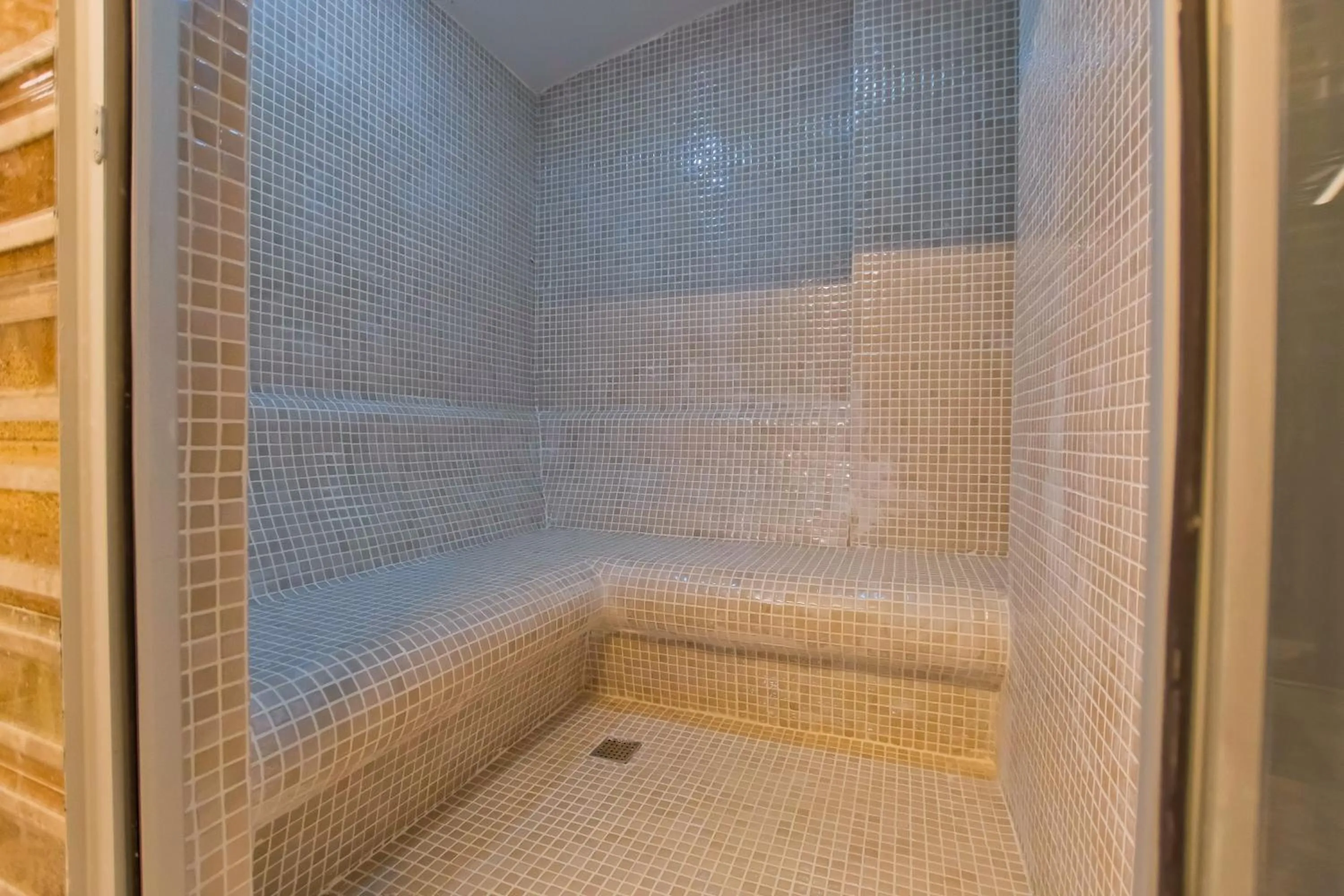 Steam room in MOONDAY HOTEL