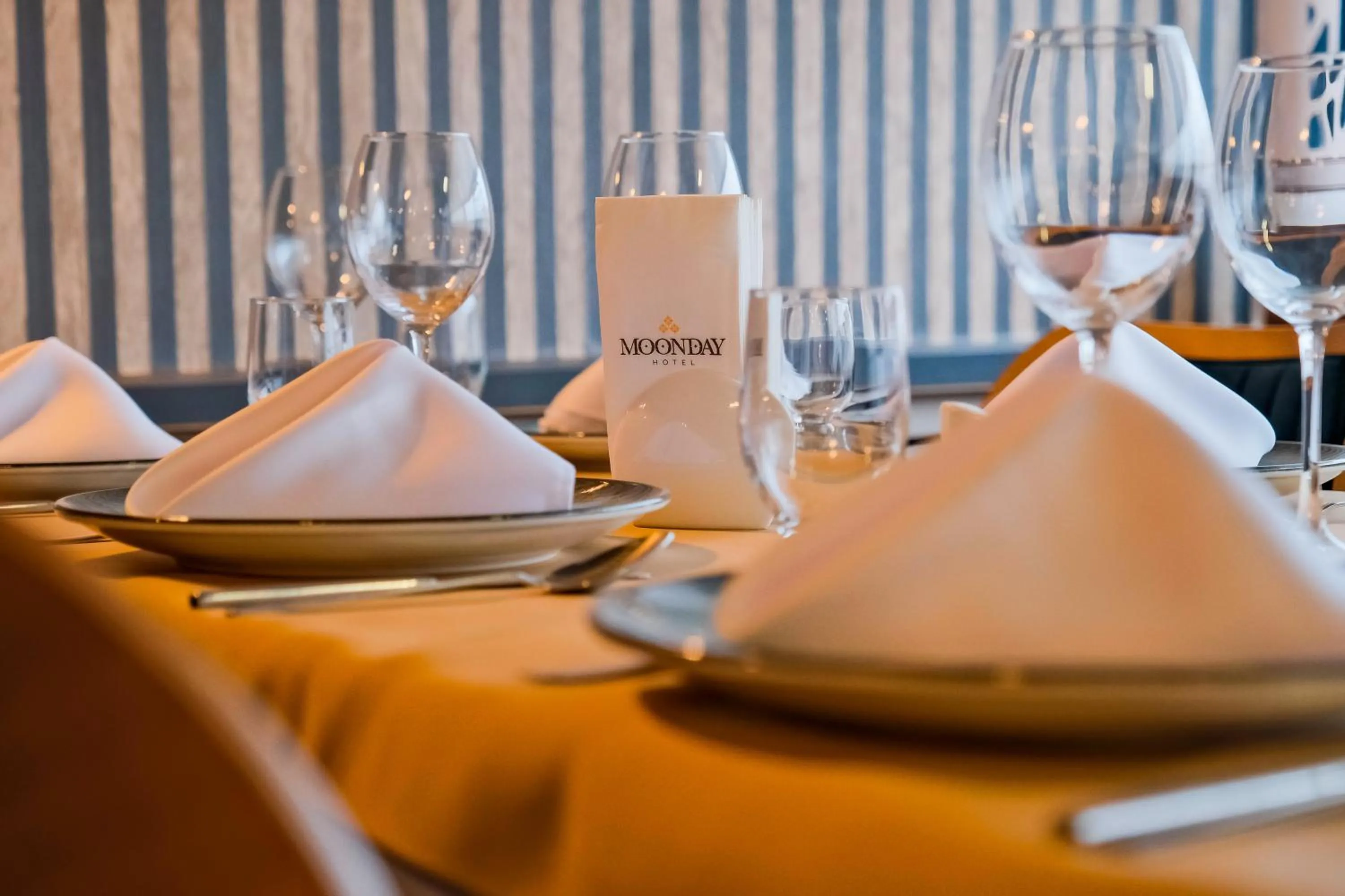 Restaurant/places to eat in MOONDAY HOTEL