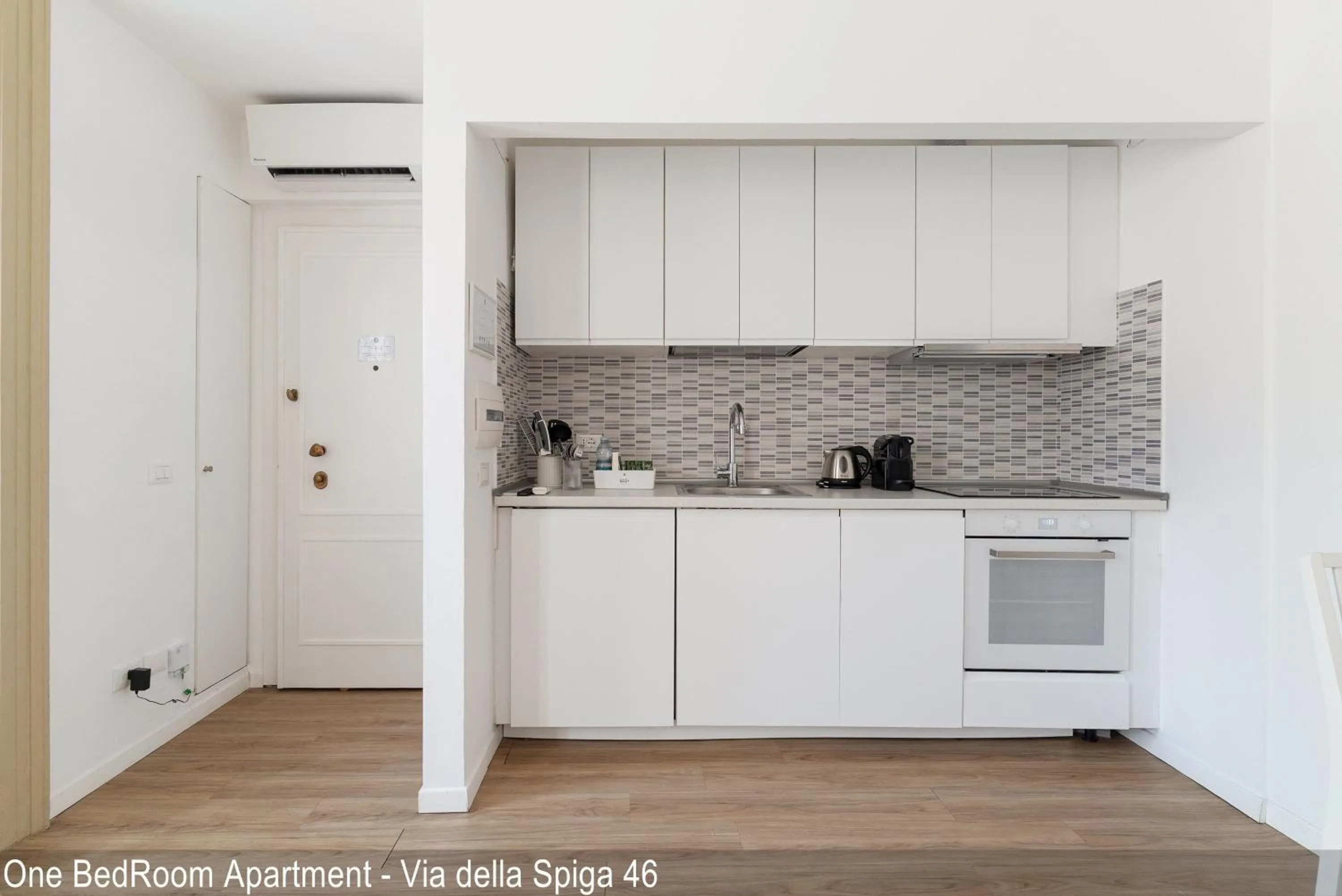 Coffee/tea facilities in Brera Apartments in Via della Spiga