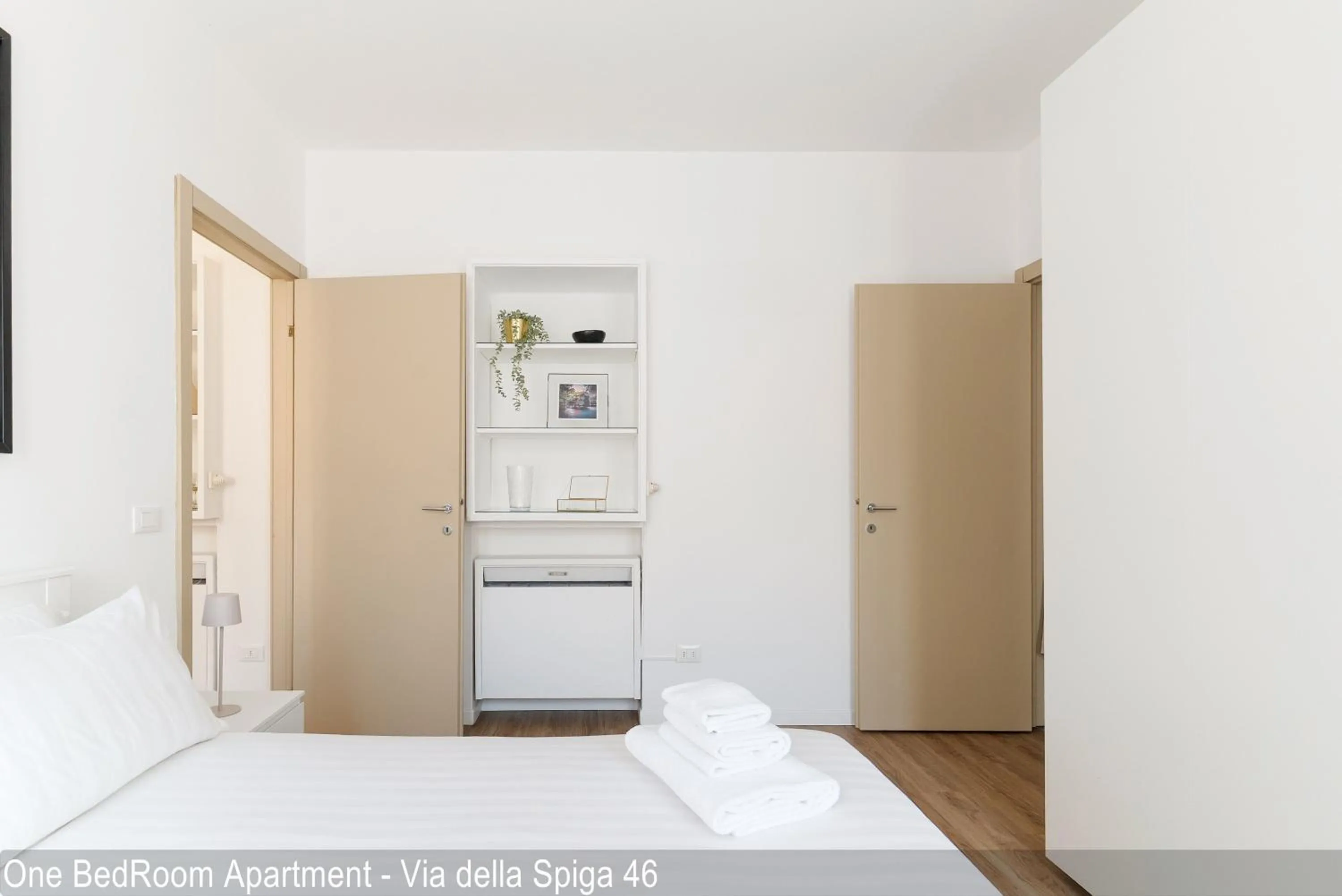 Bed in Brera Apartments in Via della Spiga