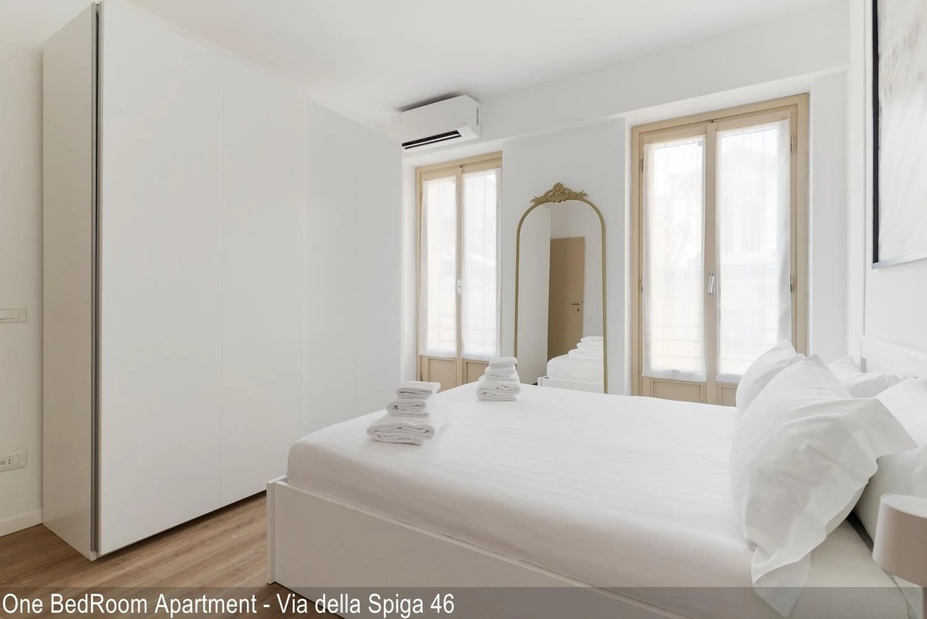 Bed in Brera Apartments in Via della Spiga