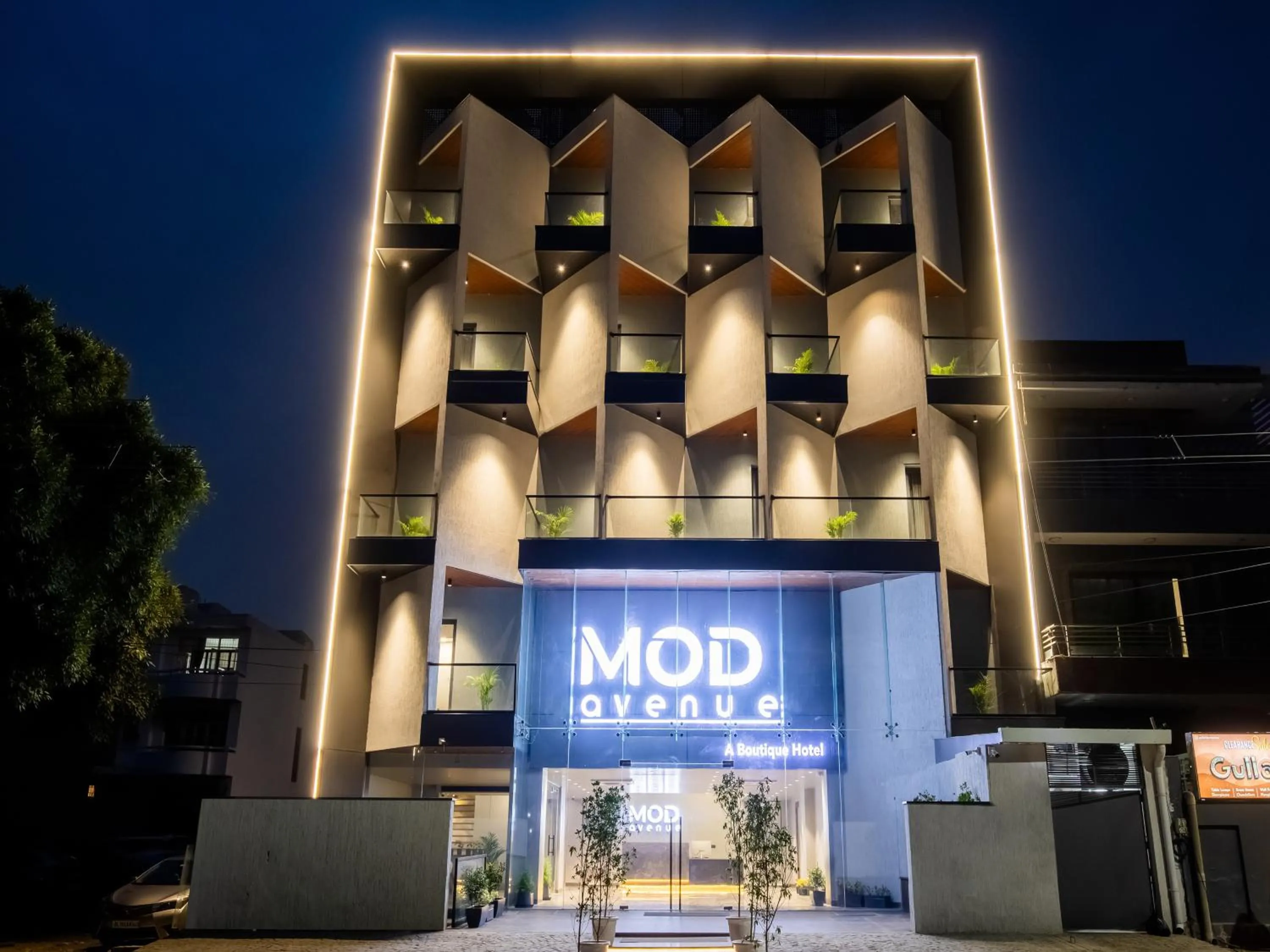 Property building in Mod Avenue