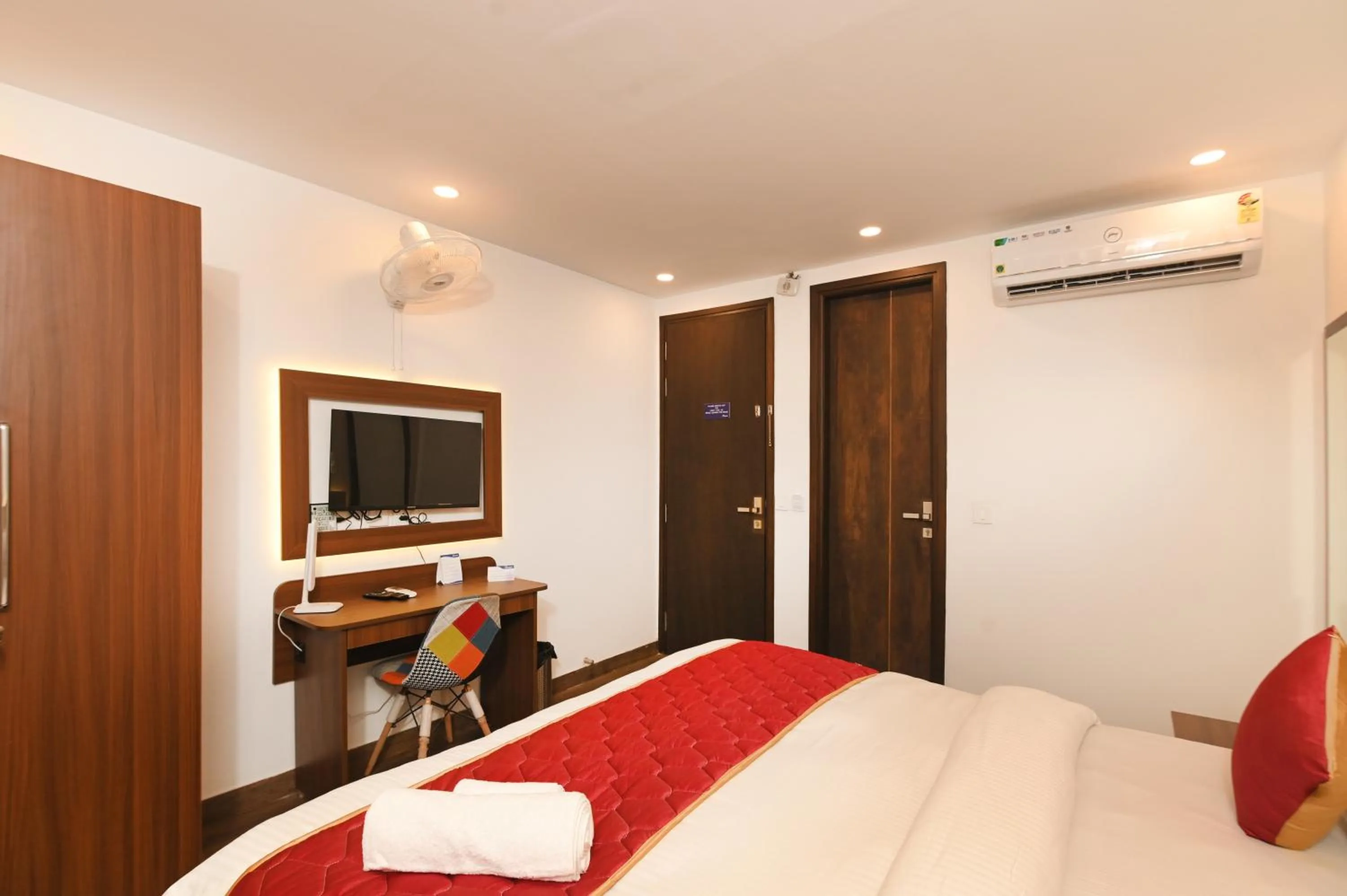 air conditioner, Bed in The Altruist Business Stays , DLF Phase 3