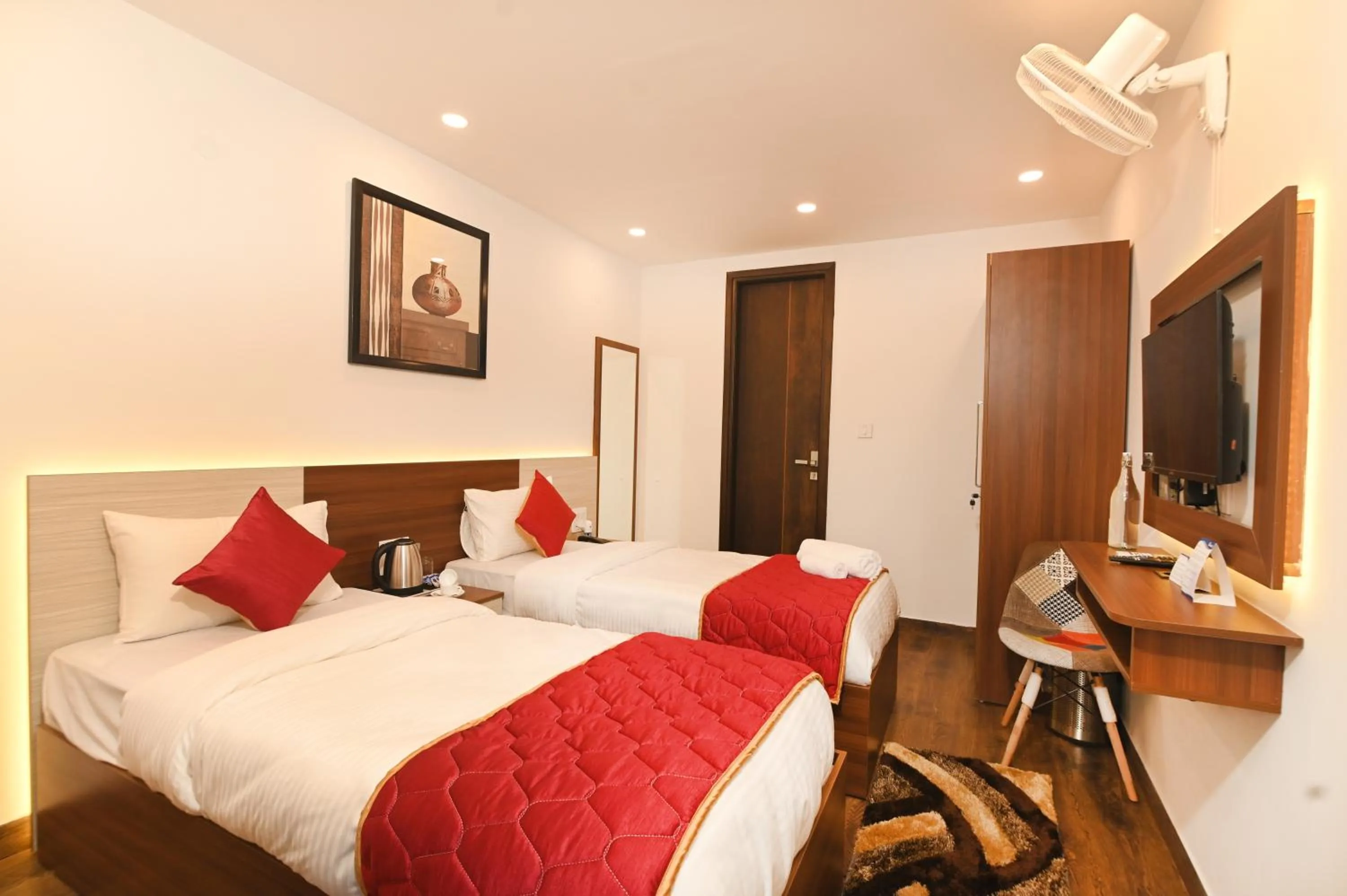 Photo of the whole room, Bed in The Altruist Business Stays , DLF Phase 3