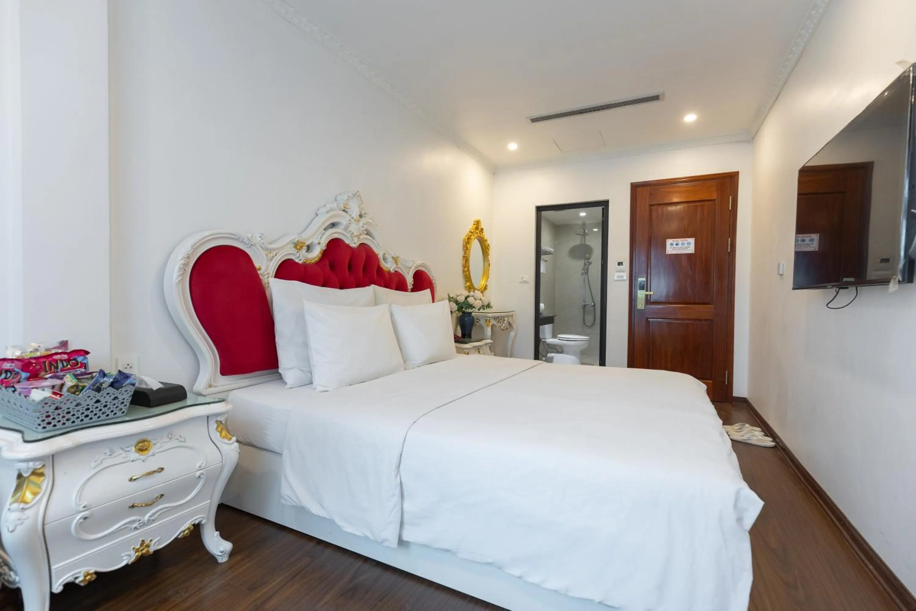 Bed in Royal Hotel Thanh Trì