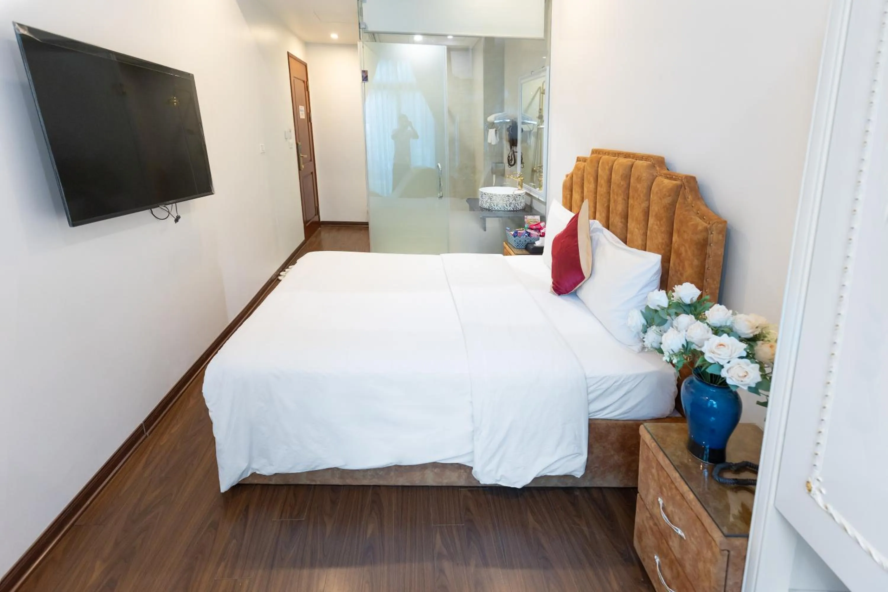 Bed in Royal Hotel Thanh Trì