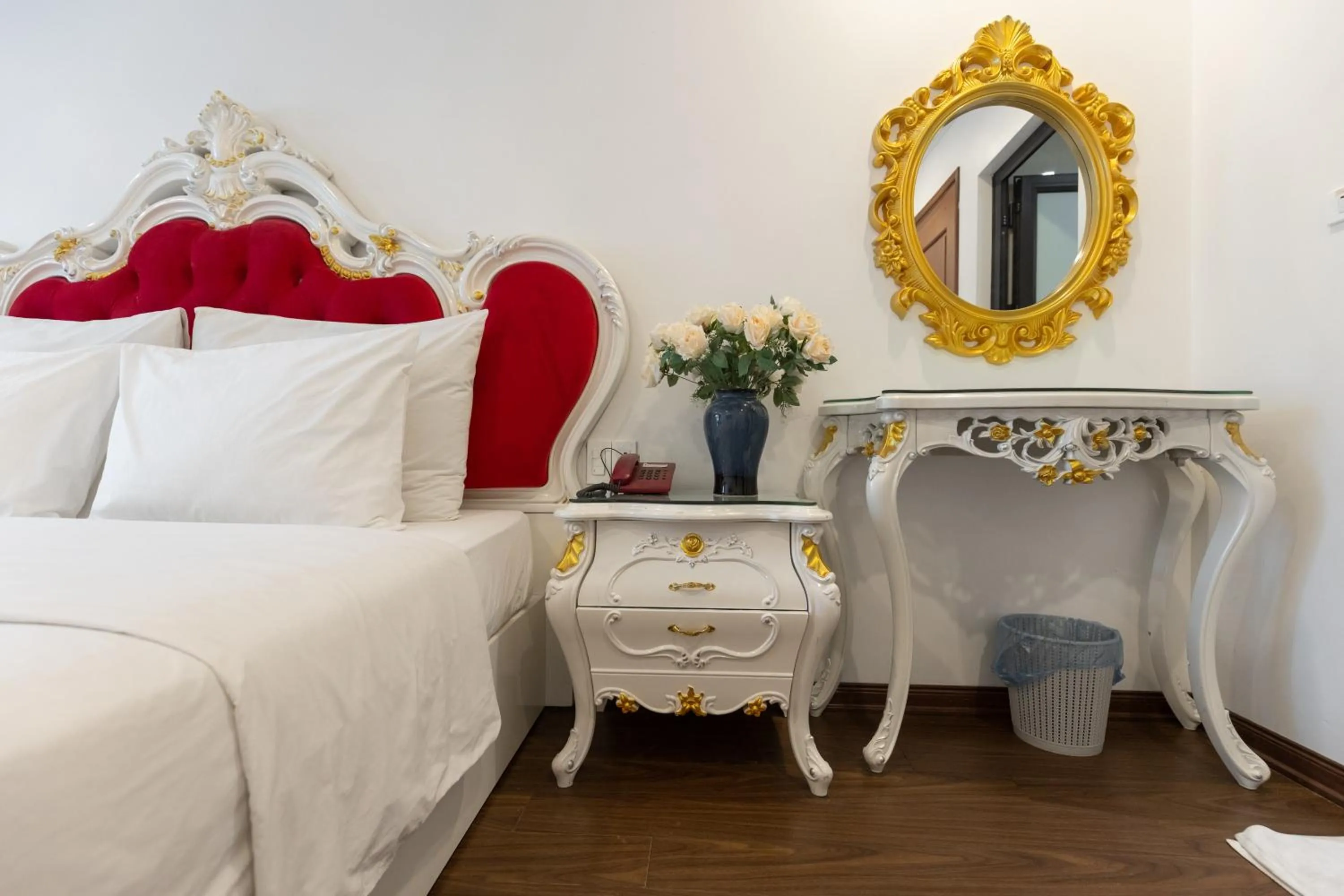 Bed in Royal Hotel Thanh Trì