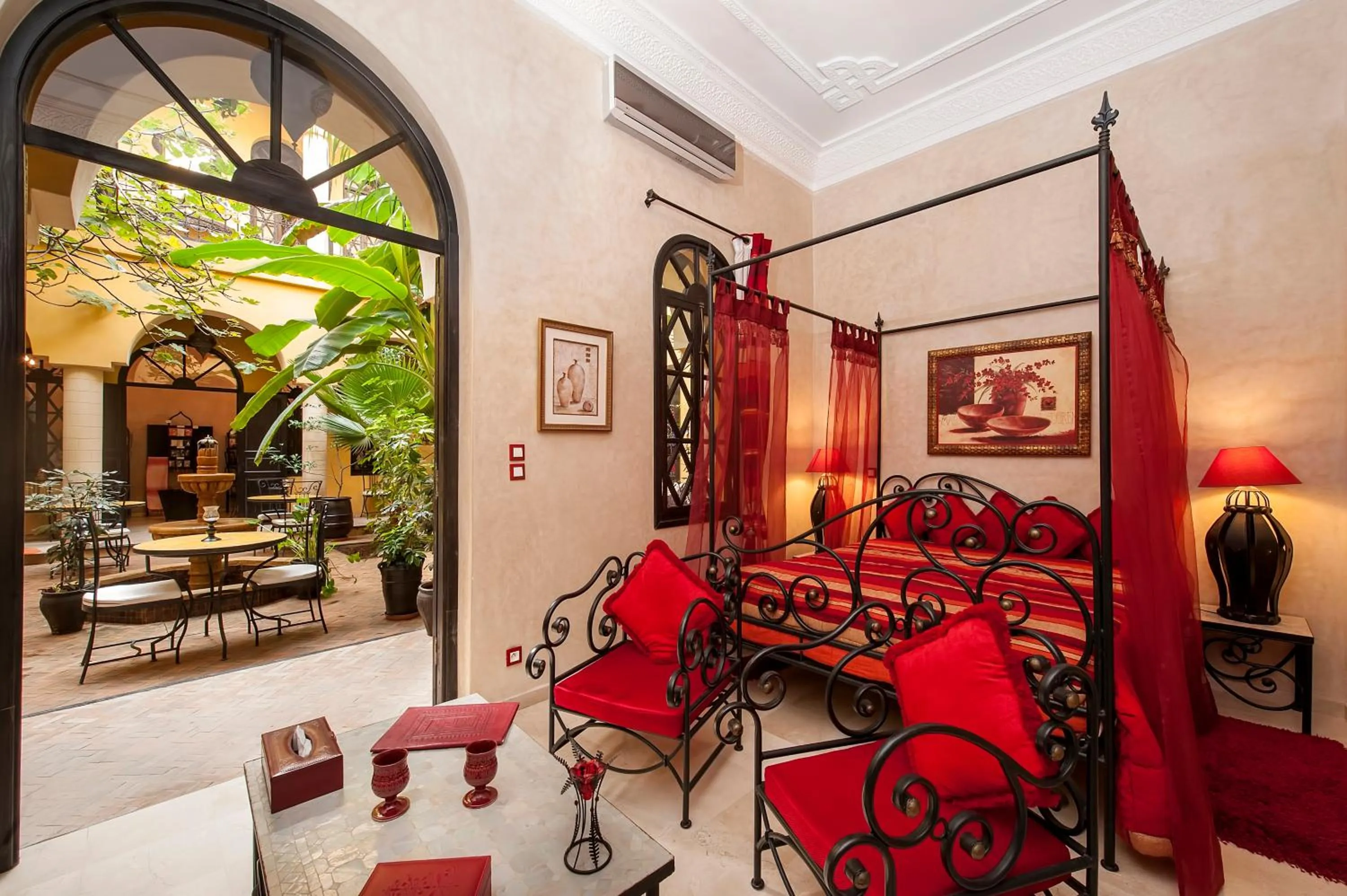 Photo of the whole room in Riad Soleil D'orient