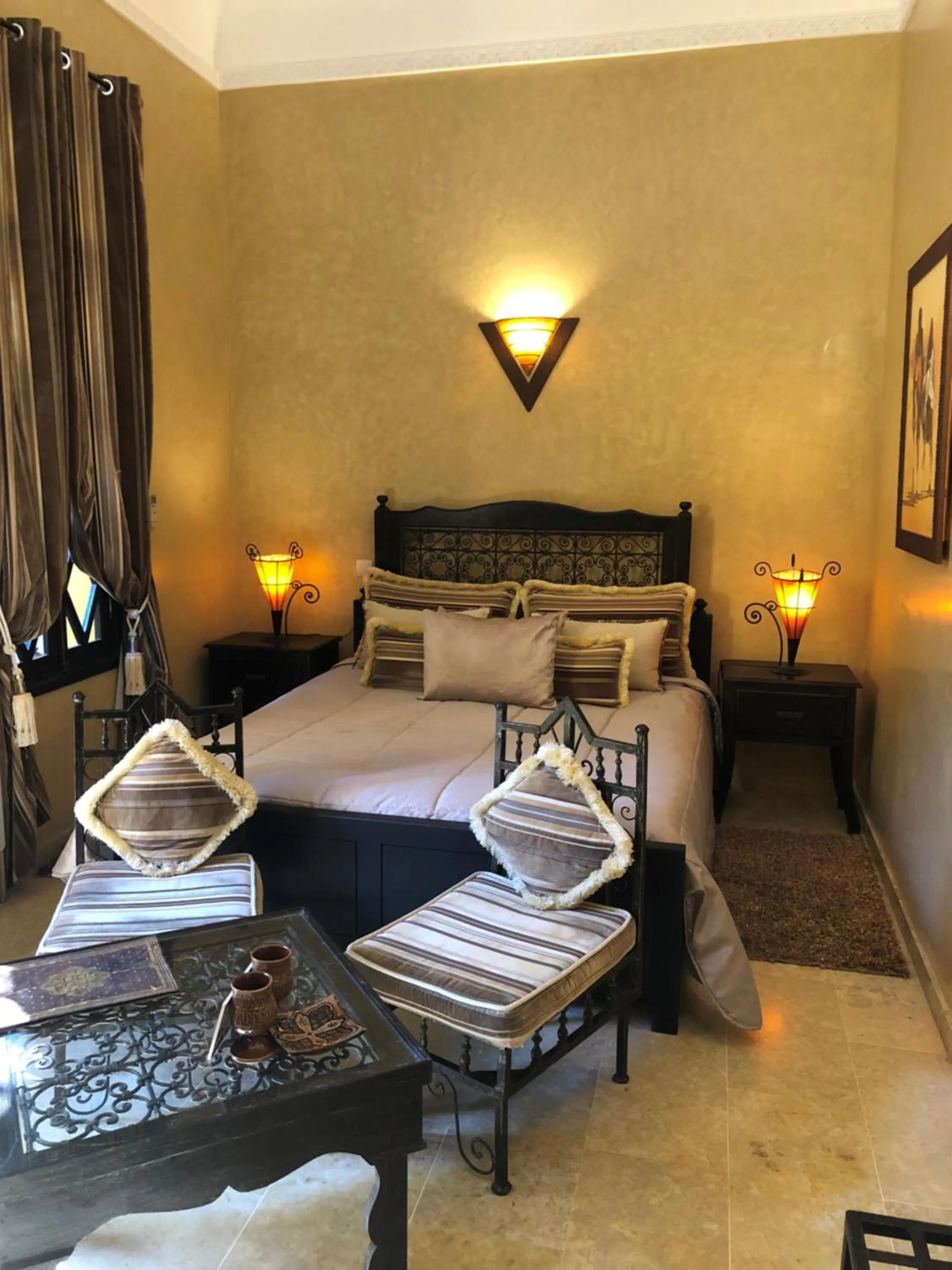 Photo of the whole room, Bed in Riad Soleil D'orient