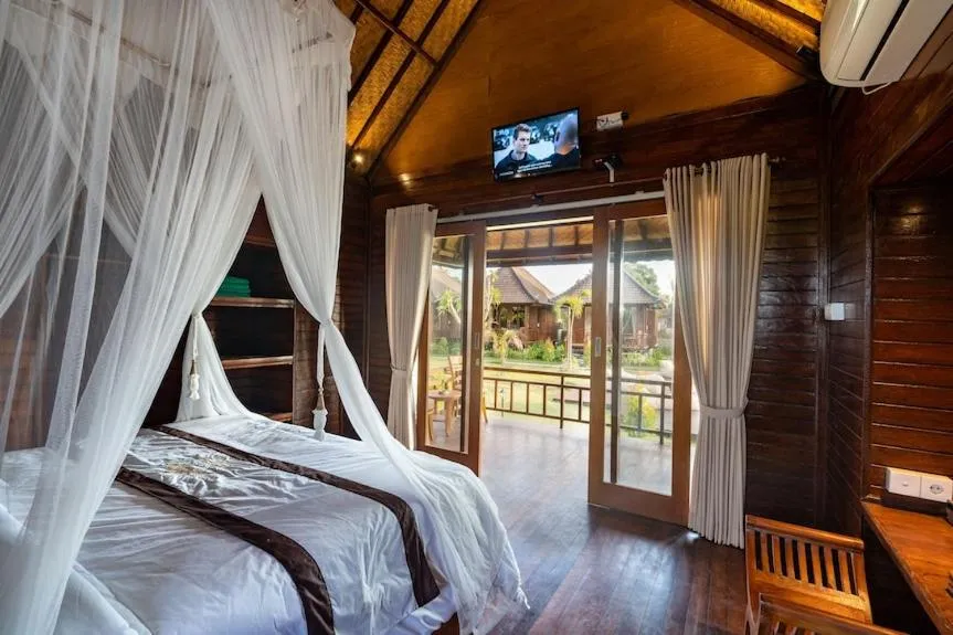 Bed in Maharatu Bungalows & Bar Lembongan