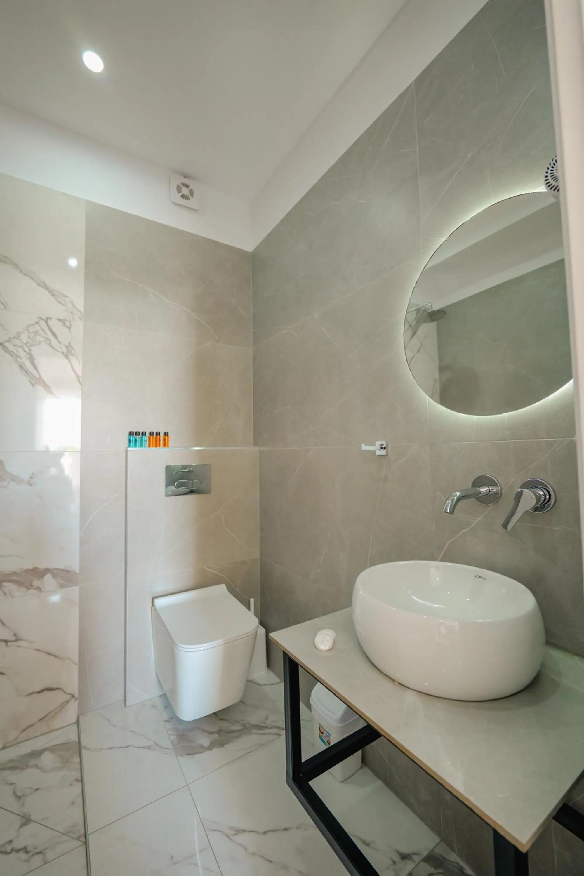 Shower in Hotel Summer