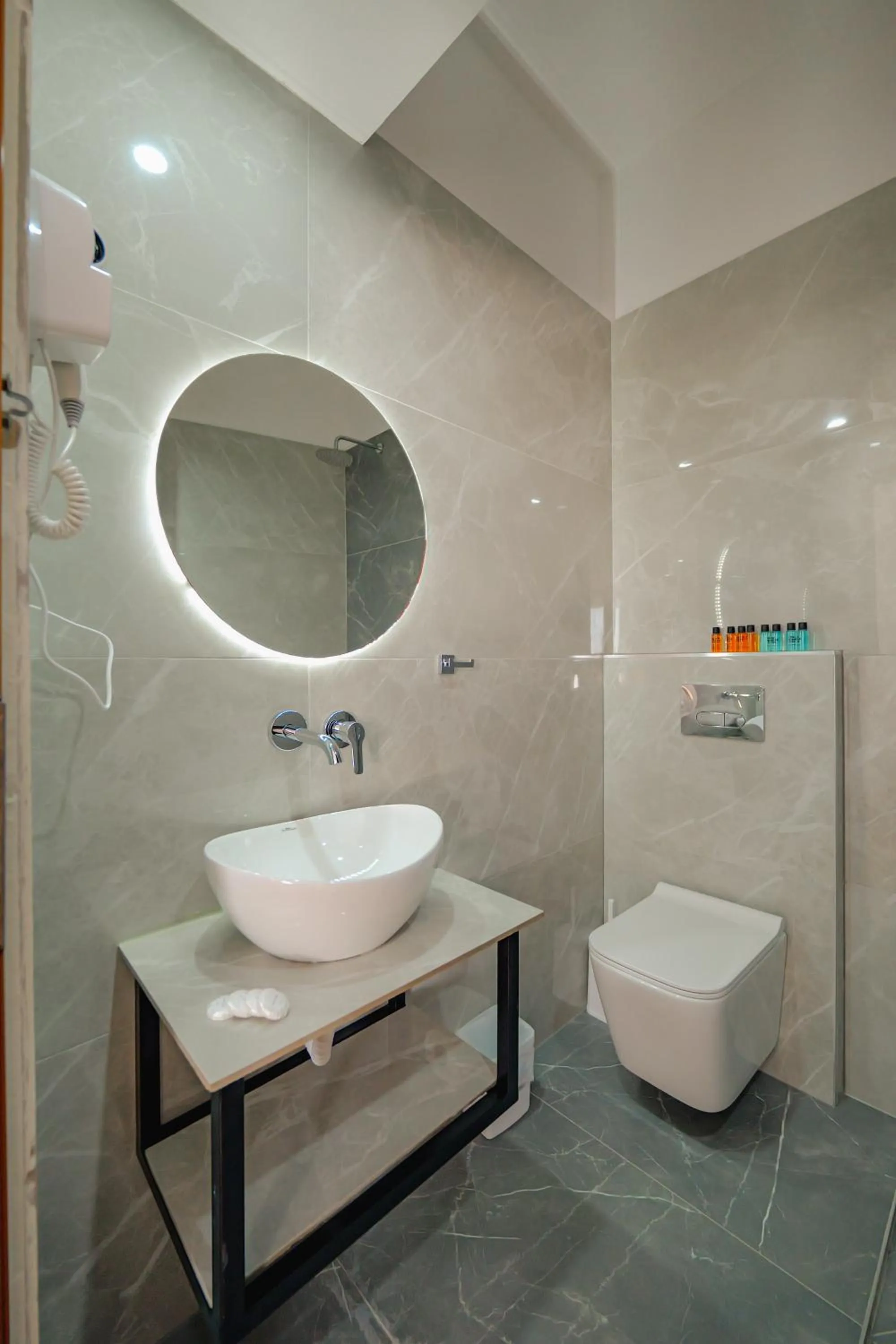 Shower in Hotel Summer