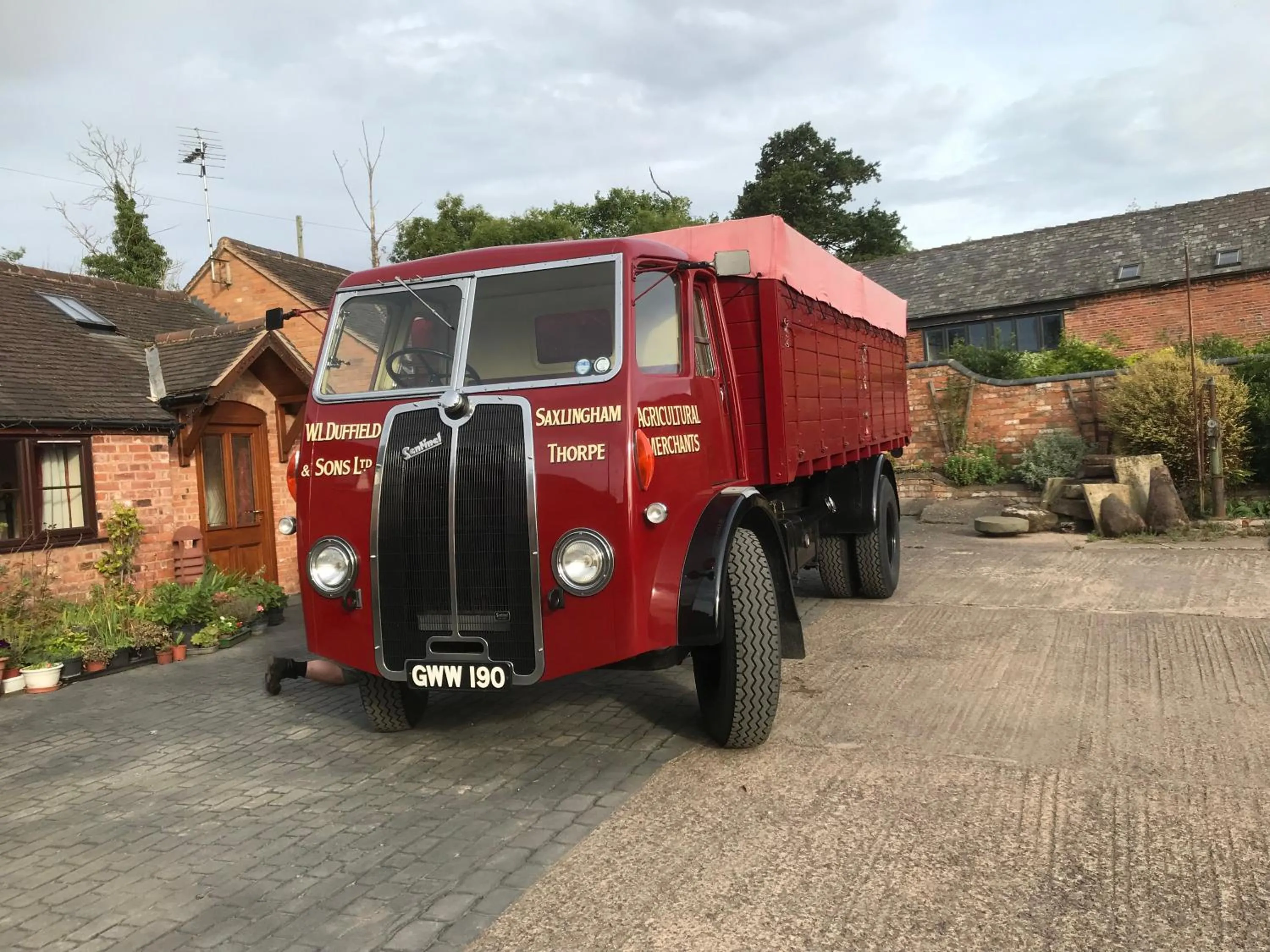 Day in Nuneaton - Cottage - Sleeps 2 - Parking - Garden