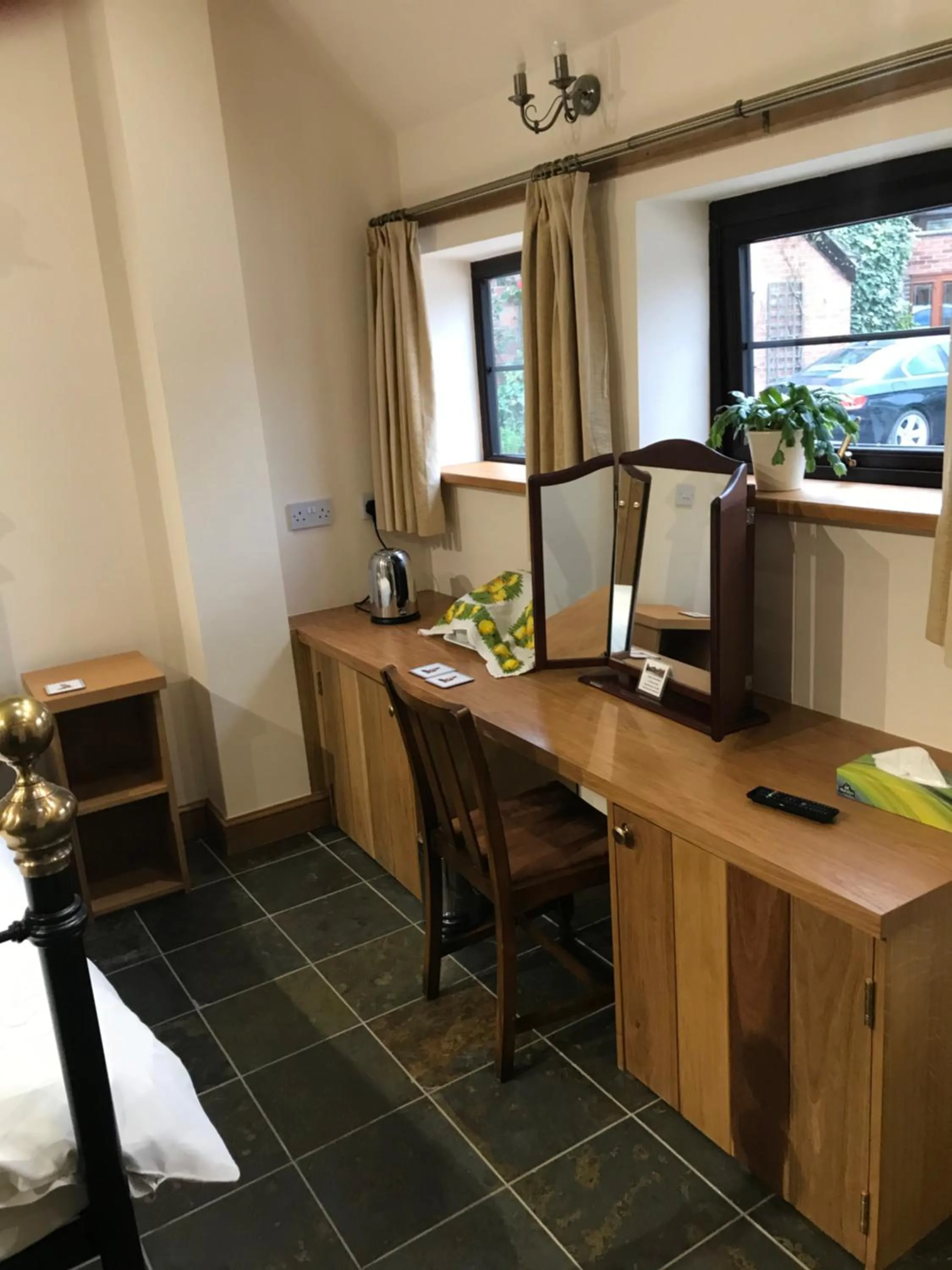 Nuneaton - Cottage - Sleeps 2 - Parking - Garden