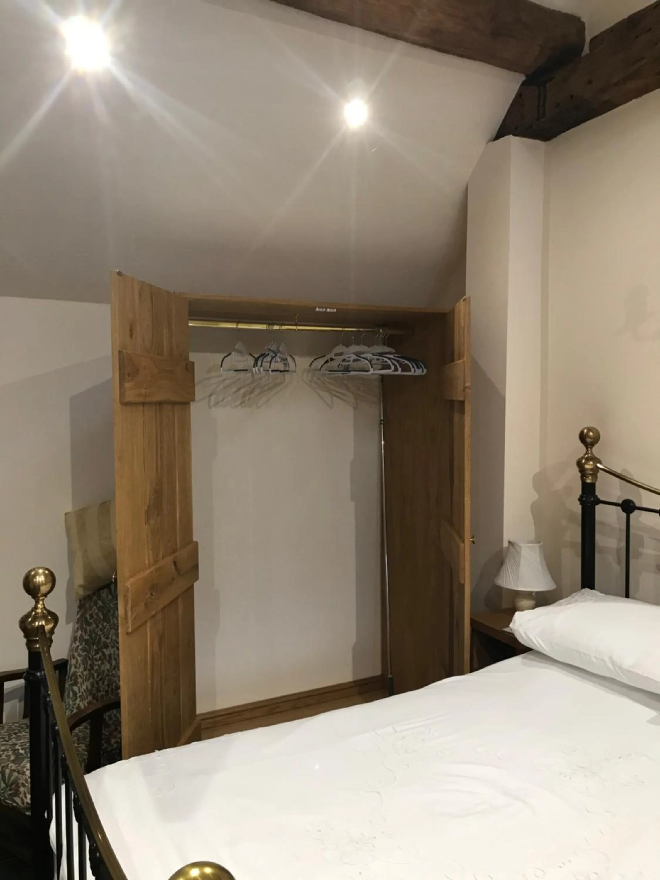 Bed in Nuneaton - Cottage - Sleeps 2 - Parking - Garden