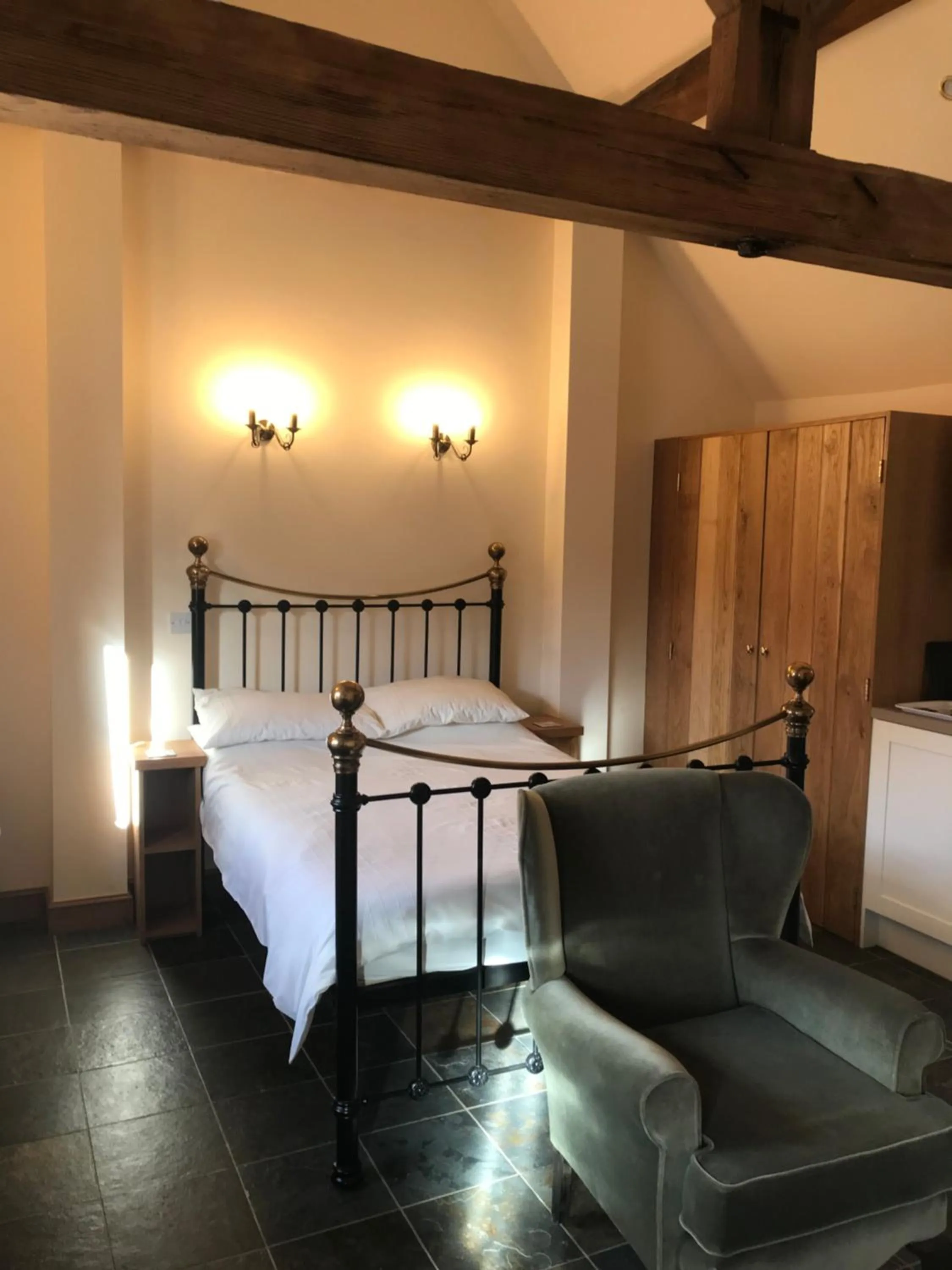 Bedroom, Bed in Nuneaton - Cottage - Sleeps 2 - Parking - Garden