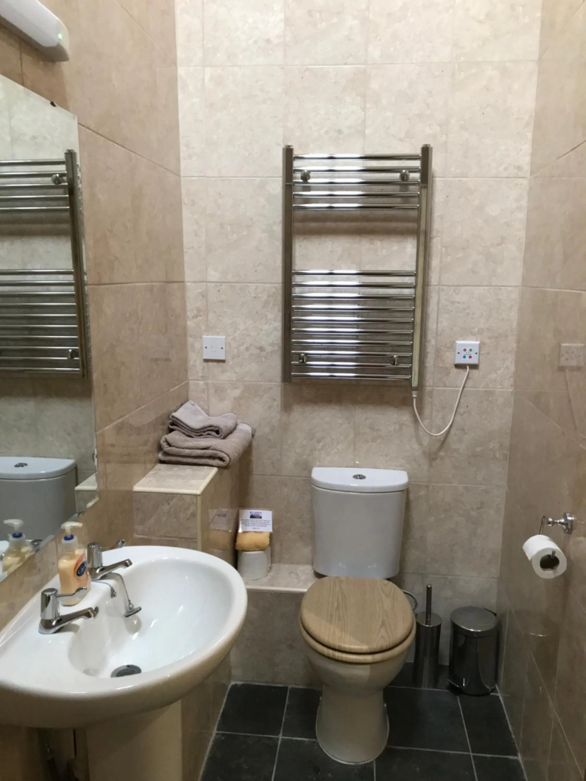 Nuneaton - Cottage - Sleeps 2 - Parking - Garden