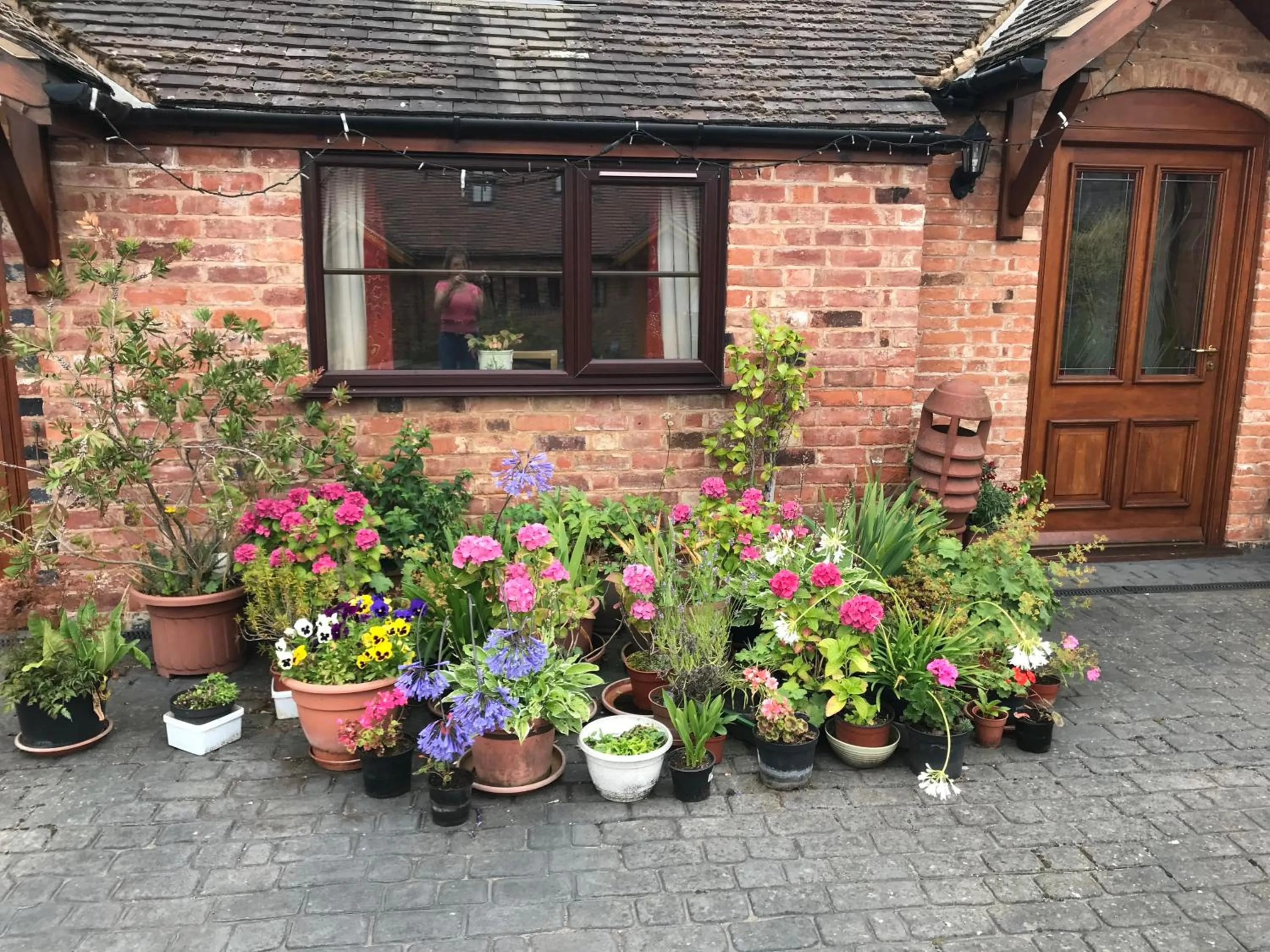 Property building in Nuneaton - Cottage - Sleeps 2 - Parking - Garden