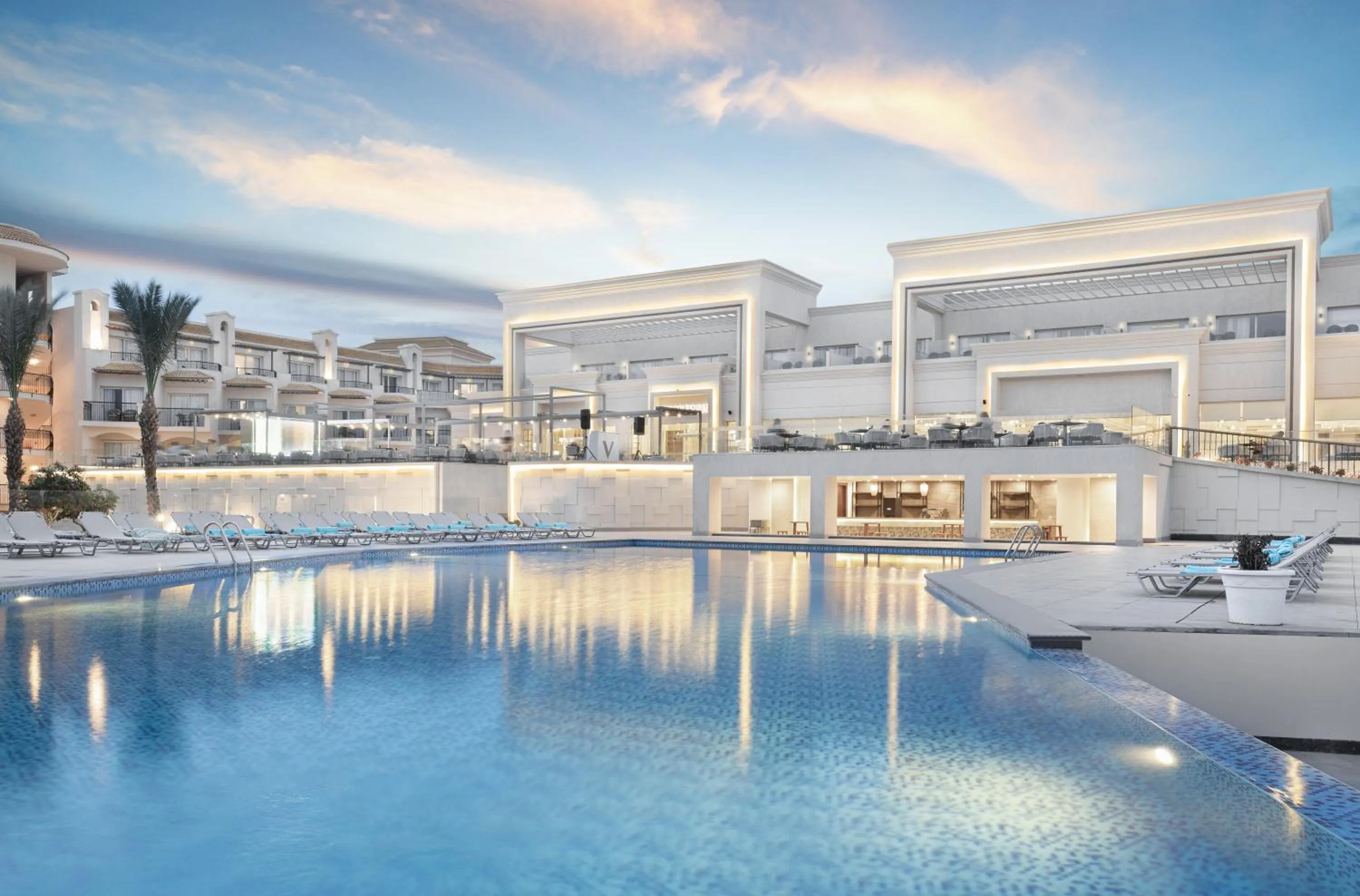 Swimming pool in THE V Luxury Resort Sahl Hasheesh