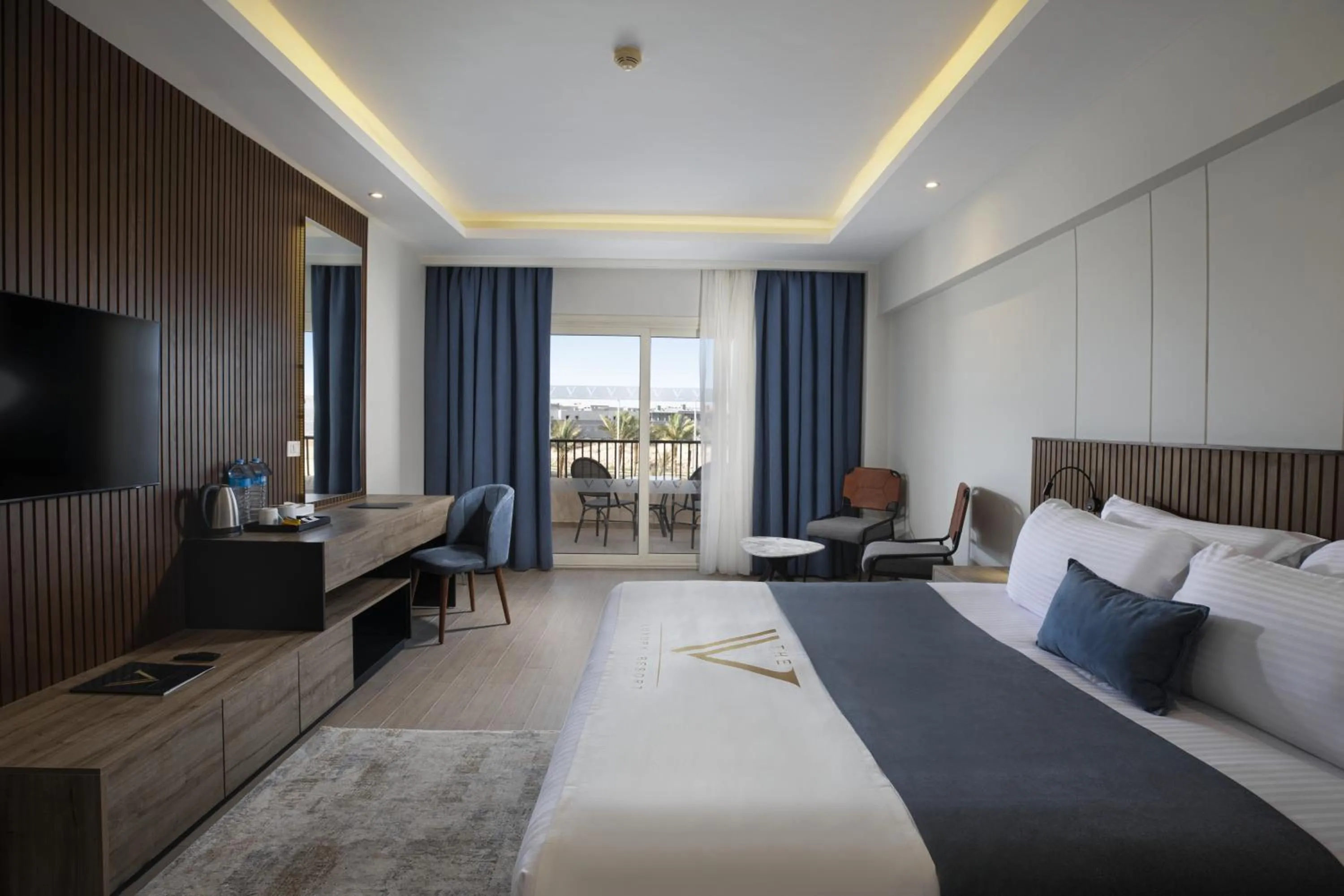 Bedroom, Bed in THE V Luxury Resort Sahl Hasheesh