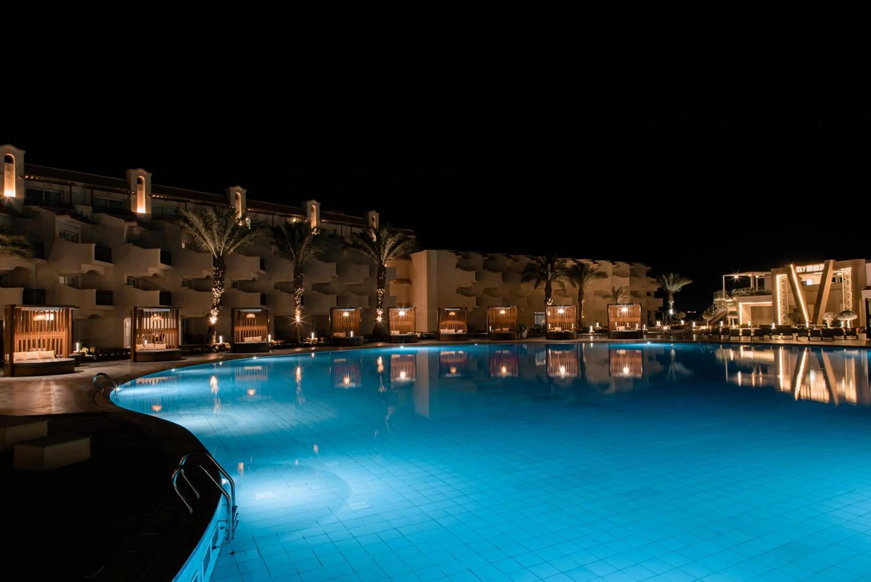 Night in THE V Luxury Resort Sahl Hasheesh