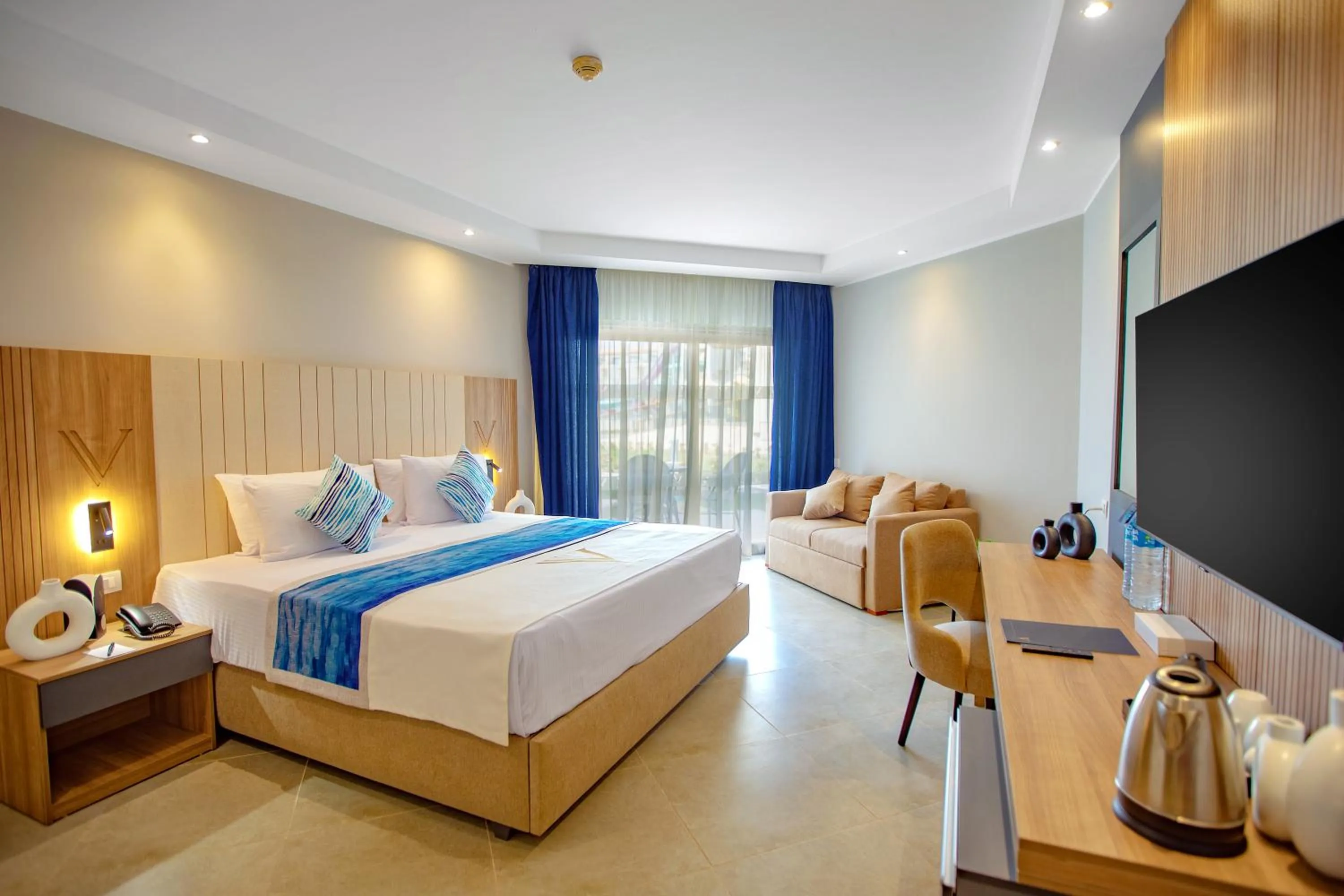 Bedroom, Bed in THE V Luxury Resort Sahl Hasheesh