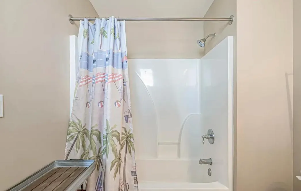 Stunning Ocean Breeze Luxury Villas 4D-Across The Street From The Ocean! Sleeps 10 guests!