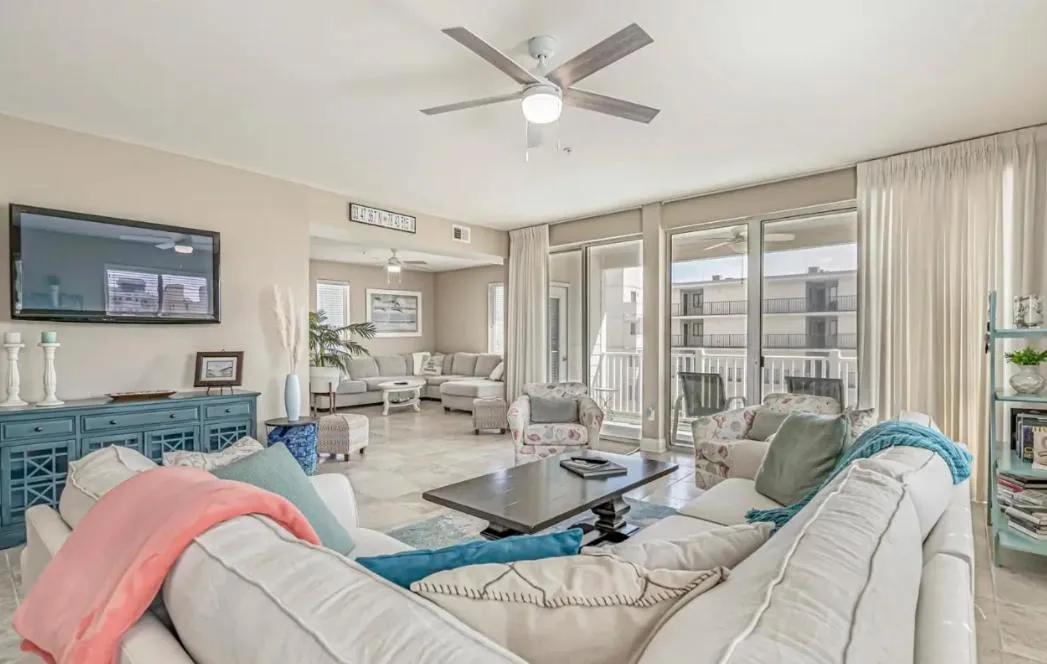 Stunning Ocean Breeze Luxury Villas 4D-Across The Street From The Ocean! Sleeps 10 guests!