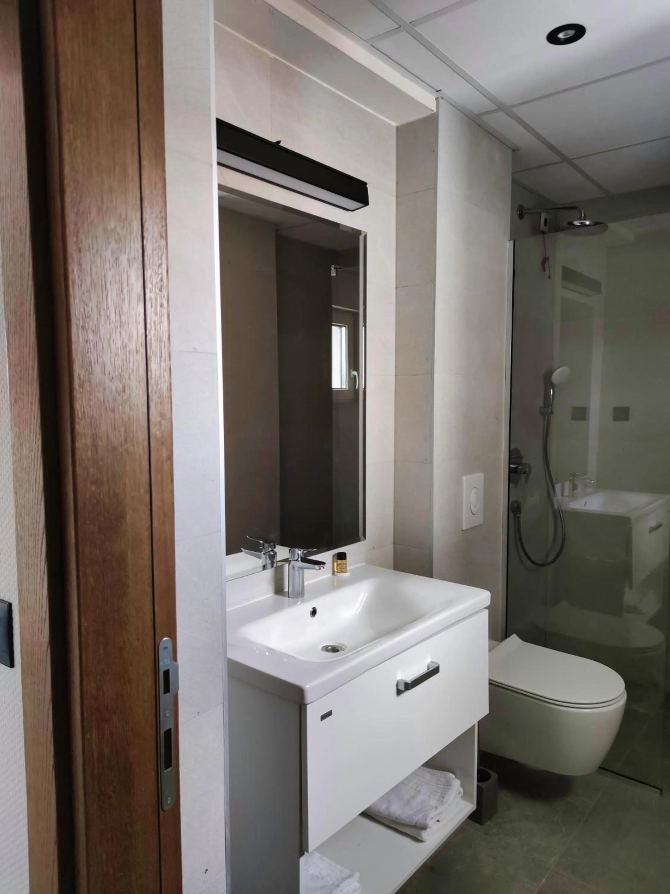 Shower in Oaza Hotel