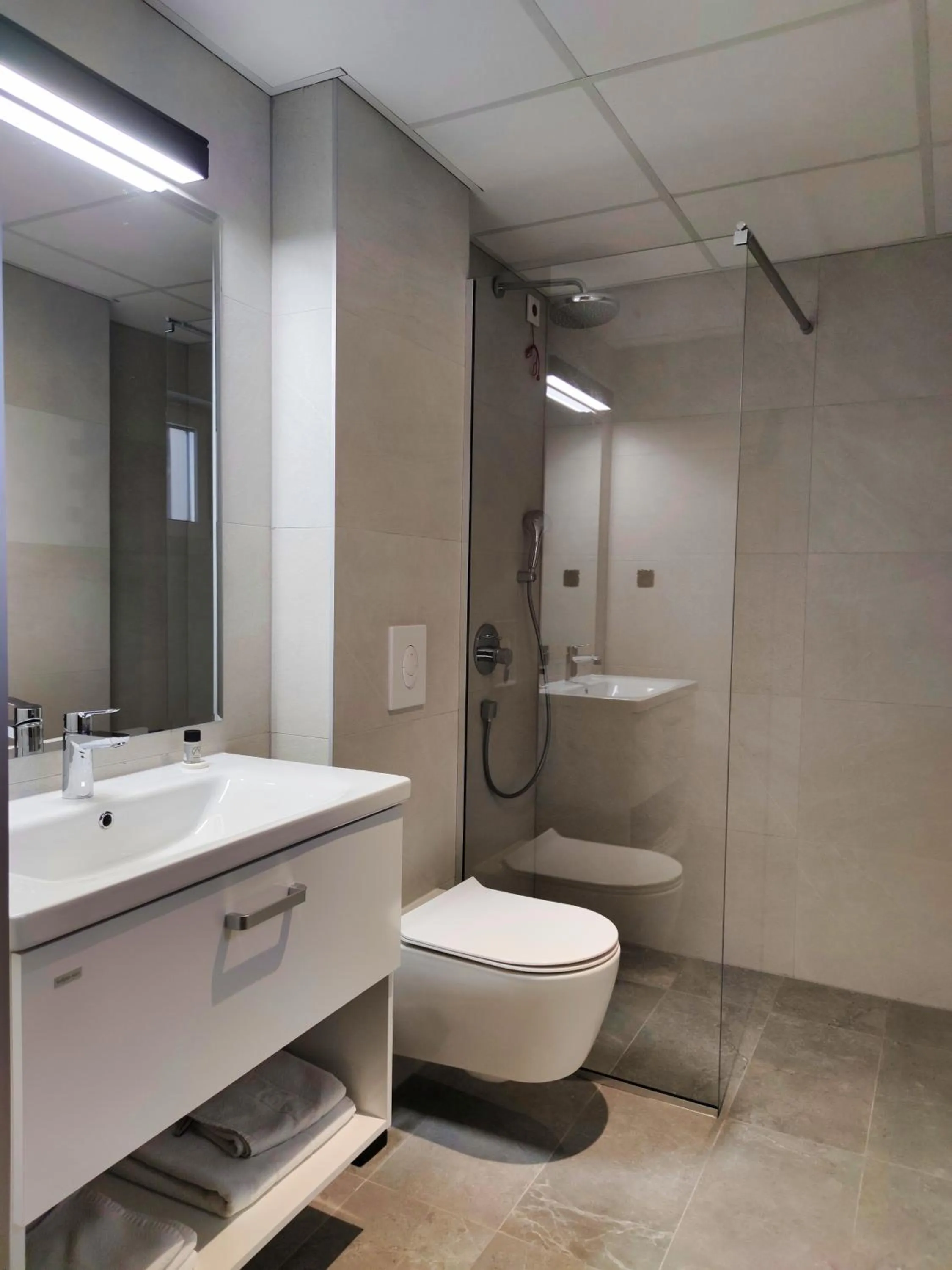 Shower in Oaza Hotel