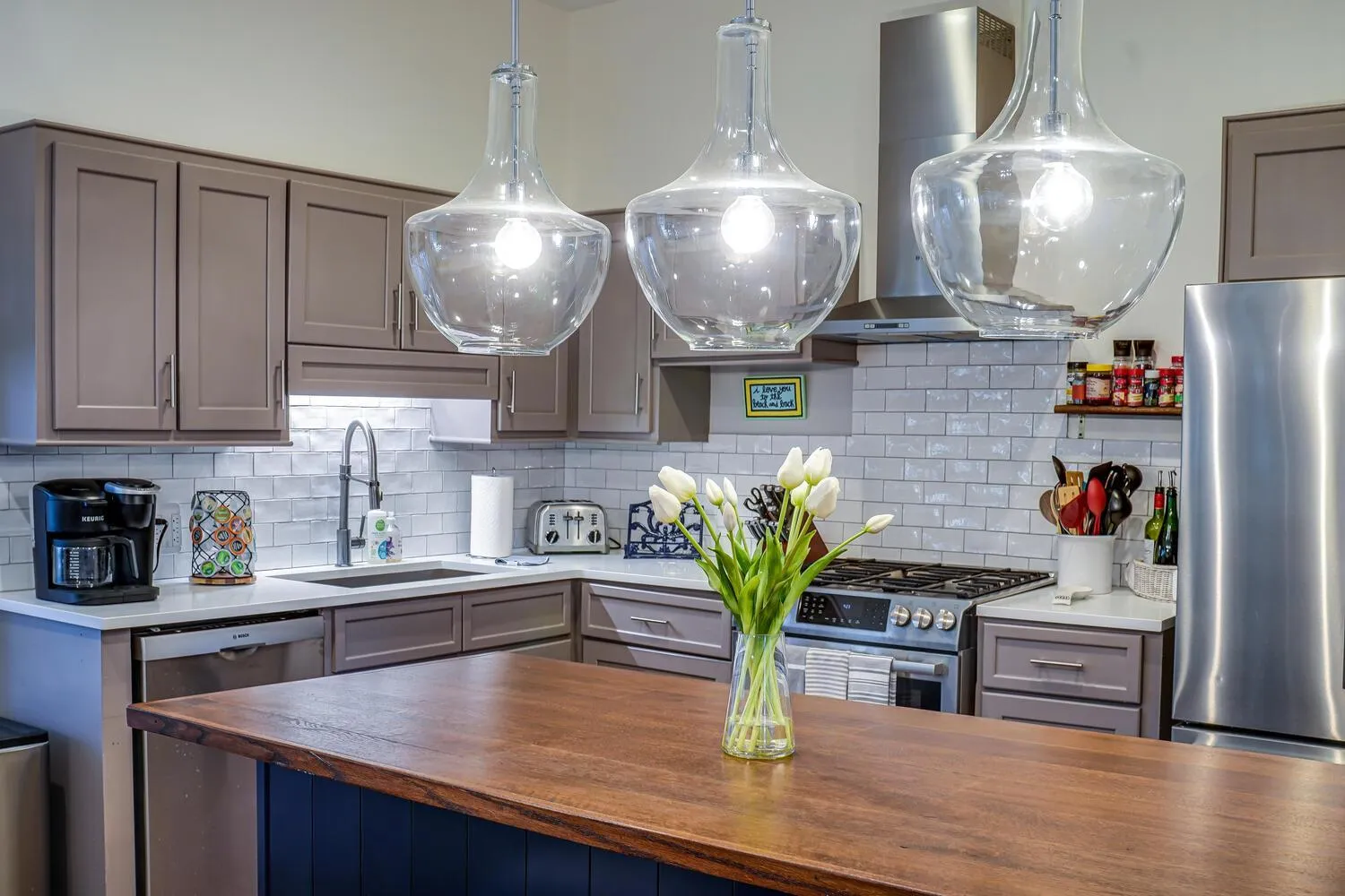 Kitchen or kitchenette in Seaside Cottage 81 - Pristine Grand Pavilion Home Pool Pass