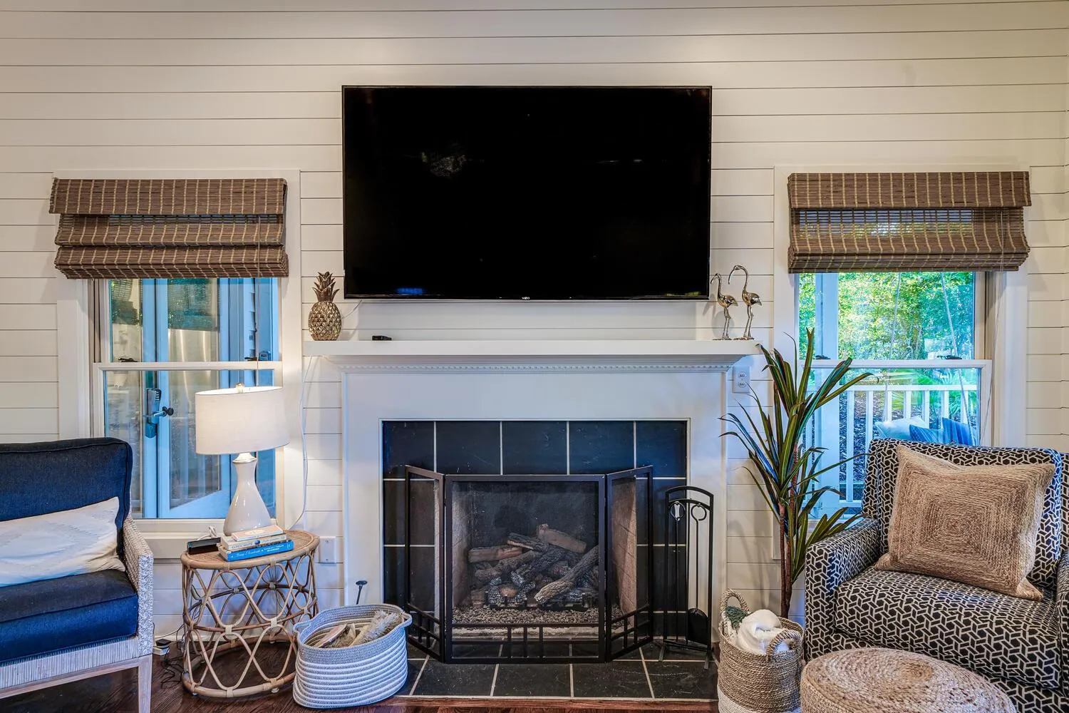 Living room in Seaside Cottage 81 - Pristine Grand Pavilion Home Pool Pass