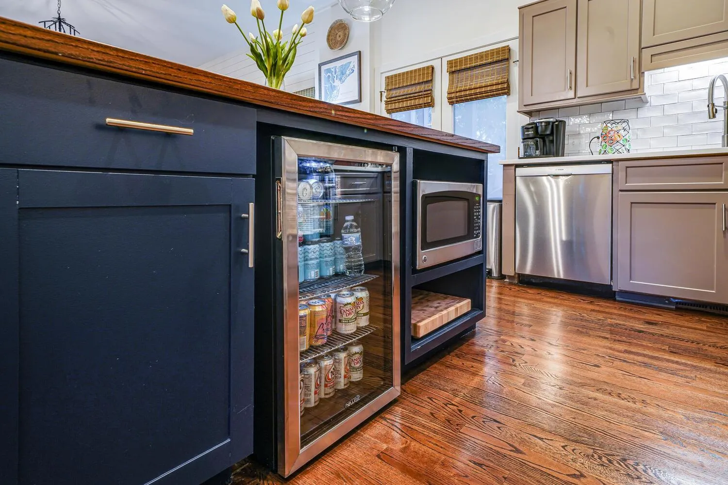 Kitchen or kitchenette in Seaside Cottage 81 - Pristine Grand Pavilion Home Pool Pass