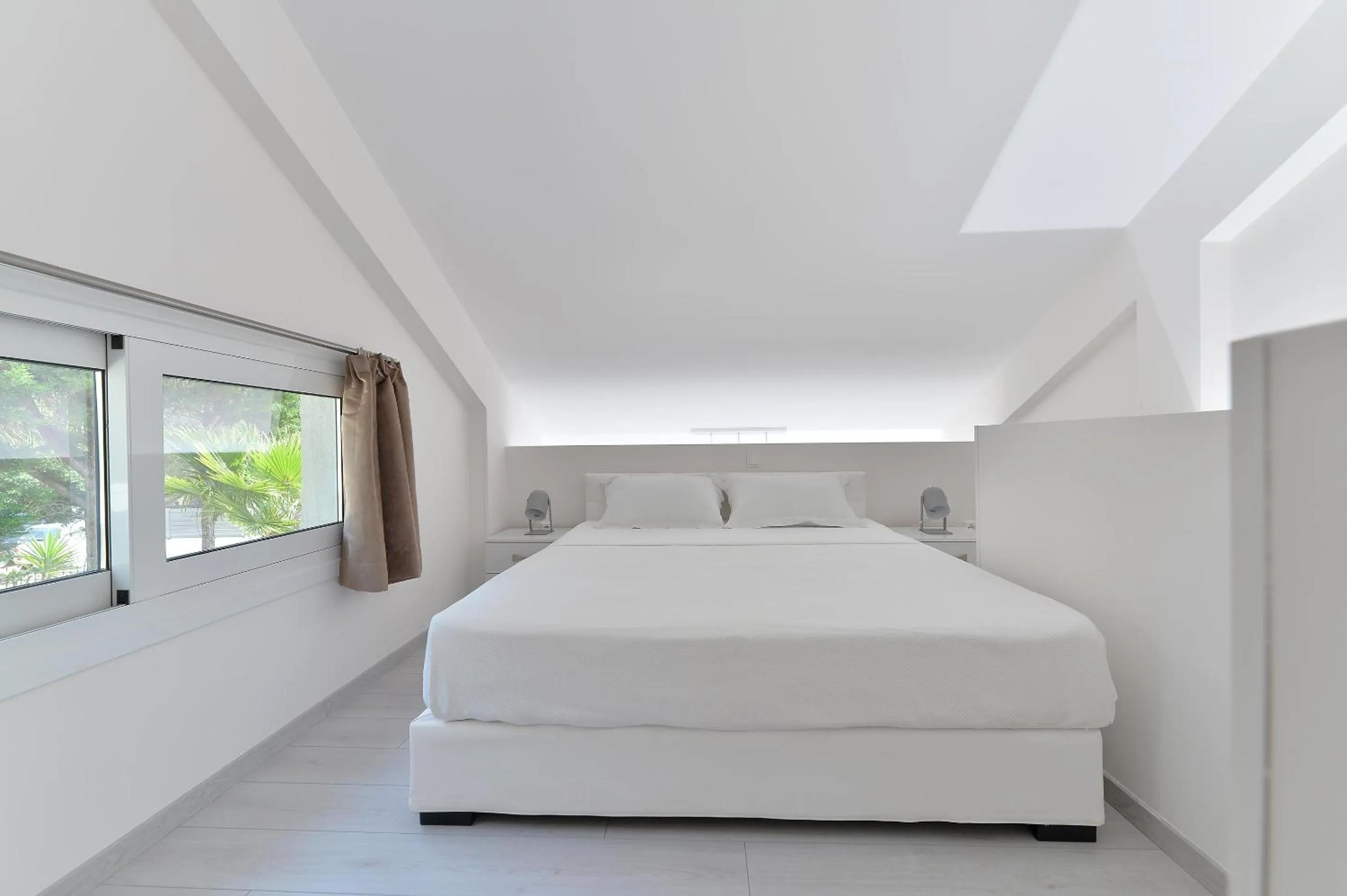 Bedroom, Bed in Alekos Luxury Suites - Free 24hr Transformation From To Airport