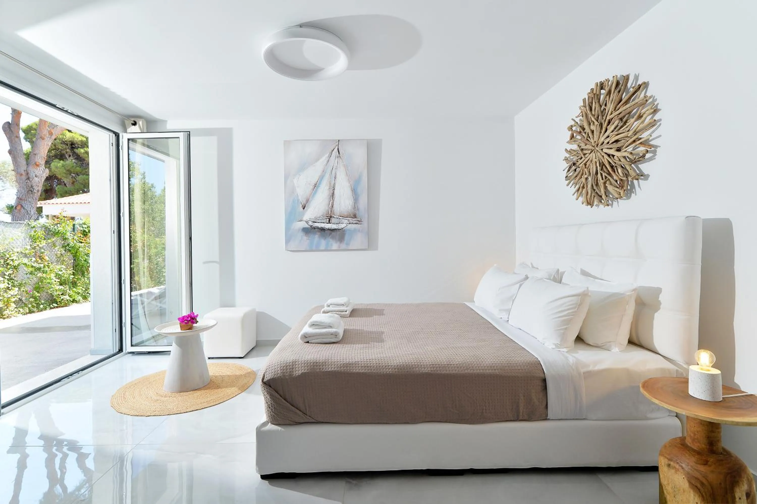 Patio, Bed in Alekos Luxury Suites - Free 24hr Transformation From To Airport