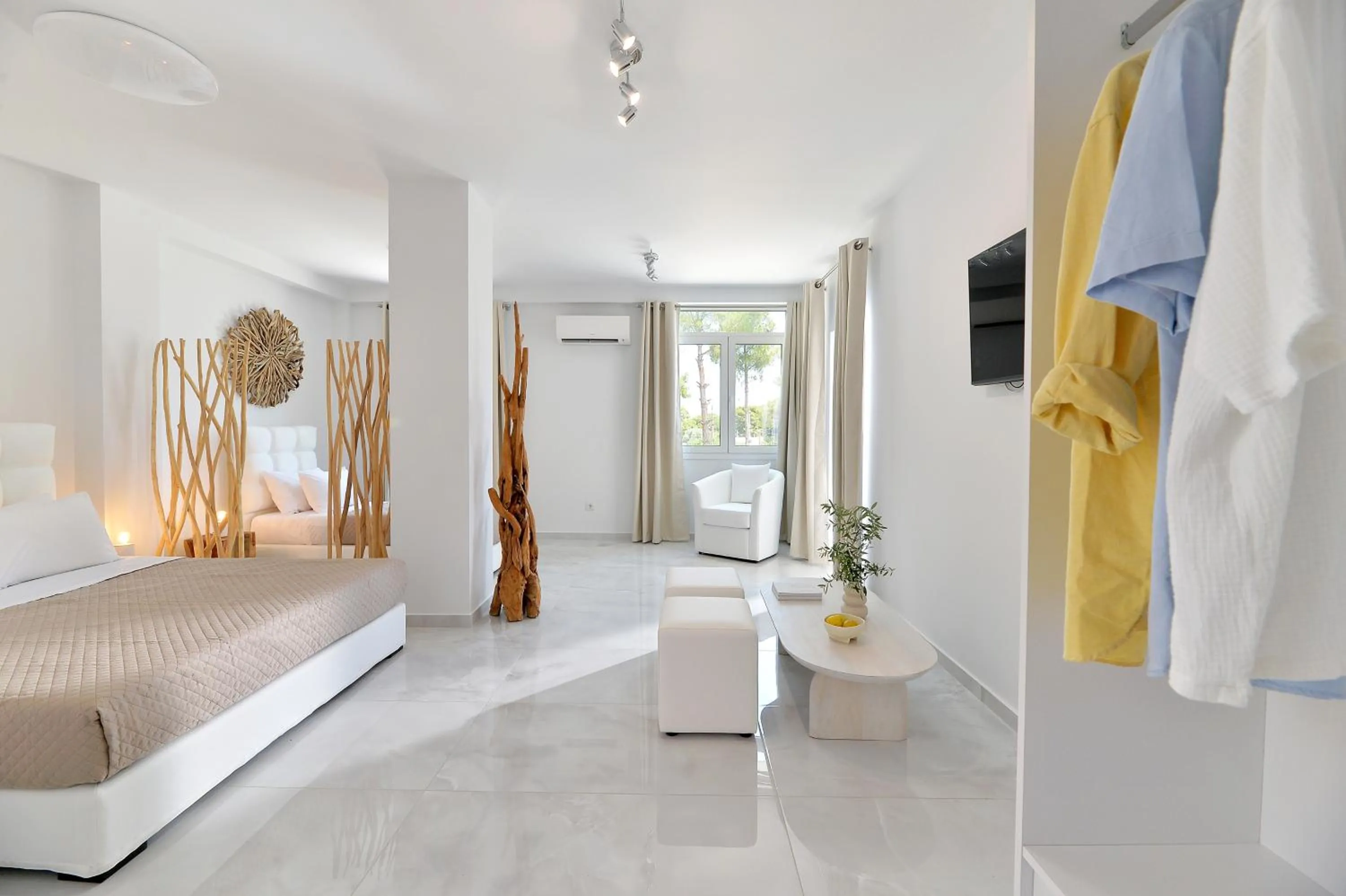 Bed in Alekos Luxury Suites - Free 24hr Transformation From To Airport