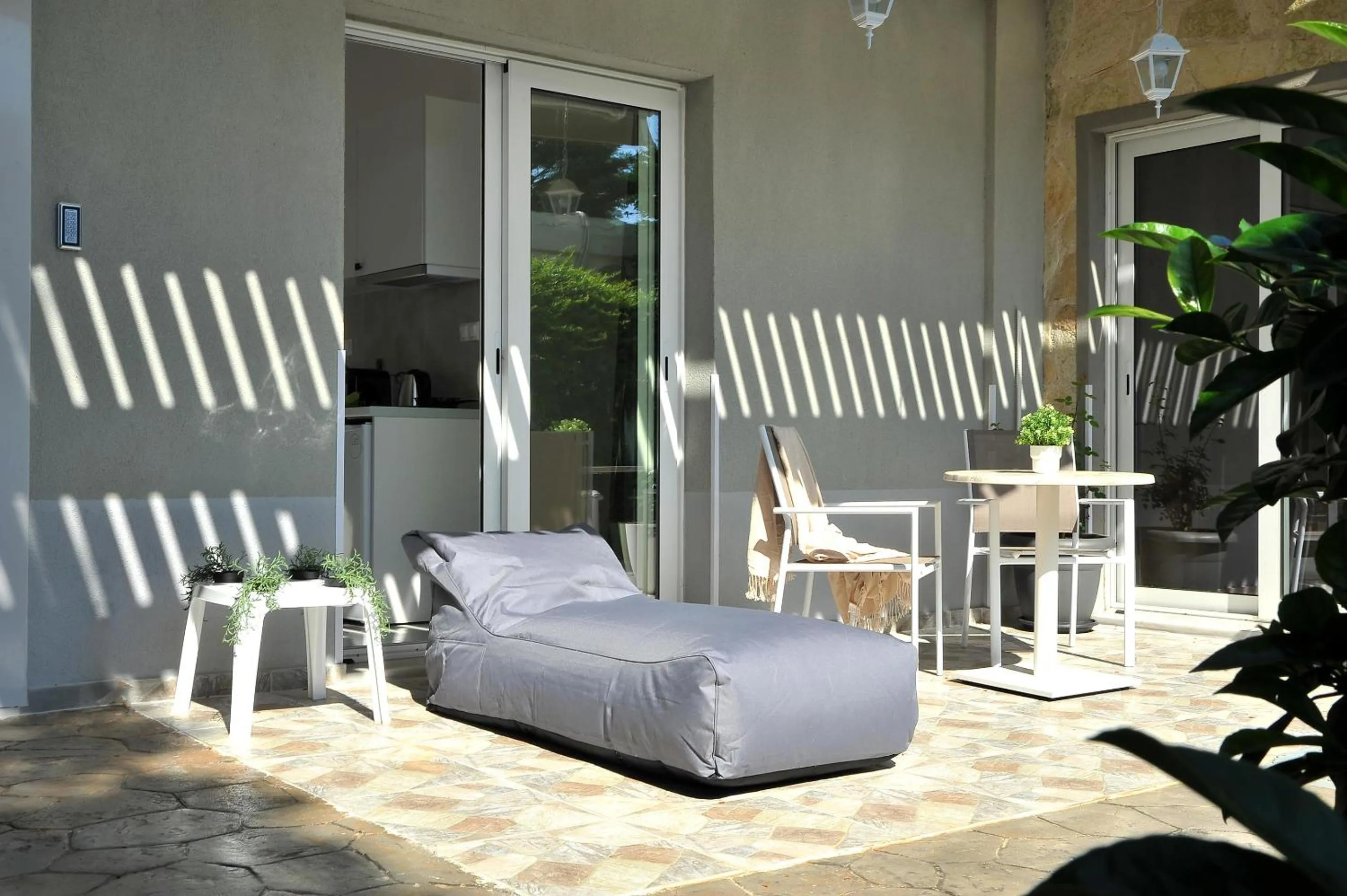 Patio in Alekos Luxury Suites - Free 24hr Transformation From To Airport