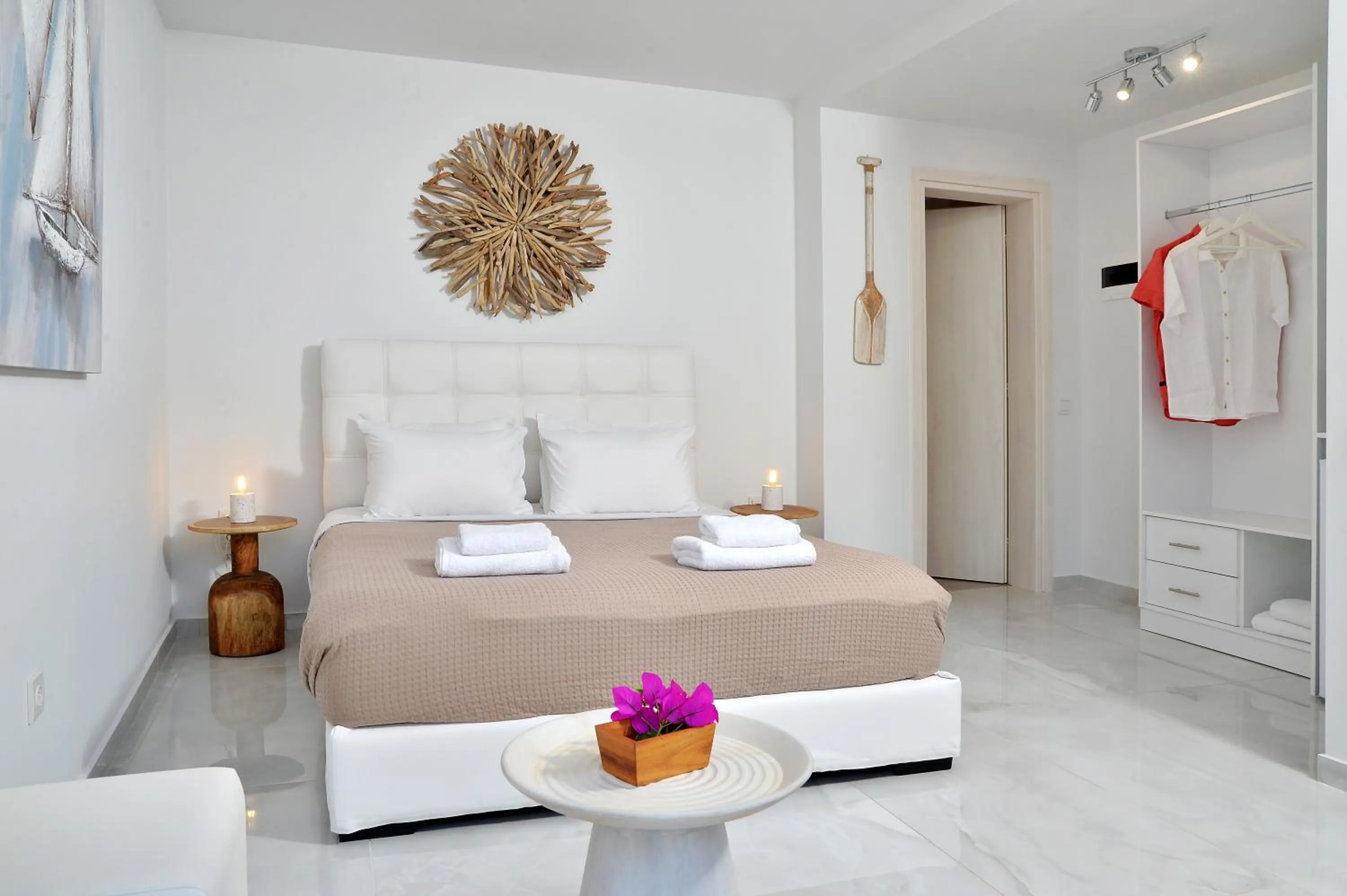 Bed in Alekos Luxury Suites - Free 24hr Transformation From To Airport