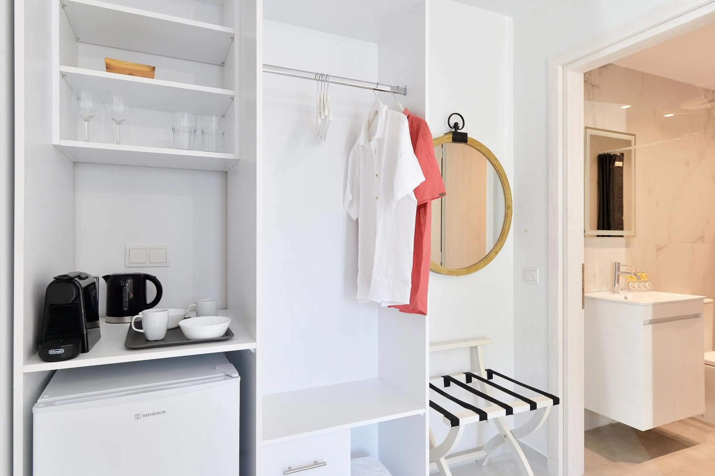 Coffee/tea facilities in Alekos Luxury Suites - Free 24hr Transformation From To Airport