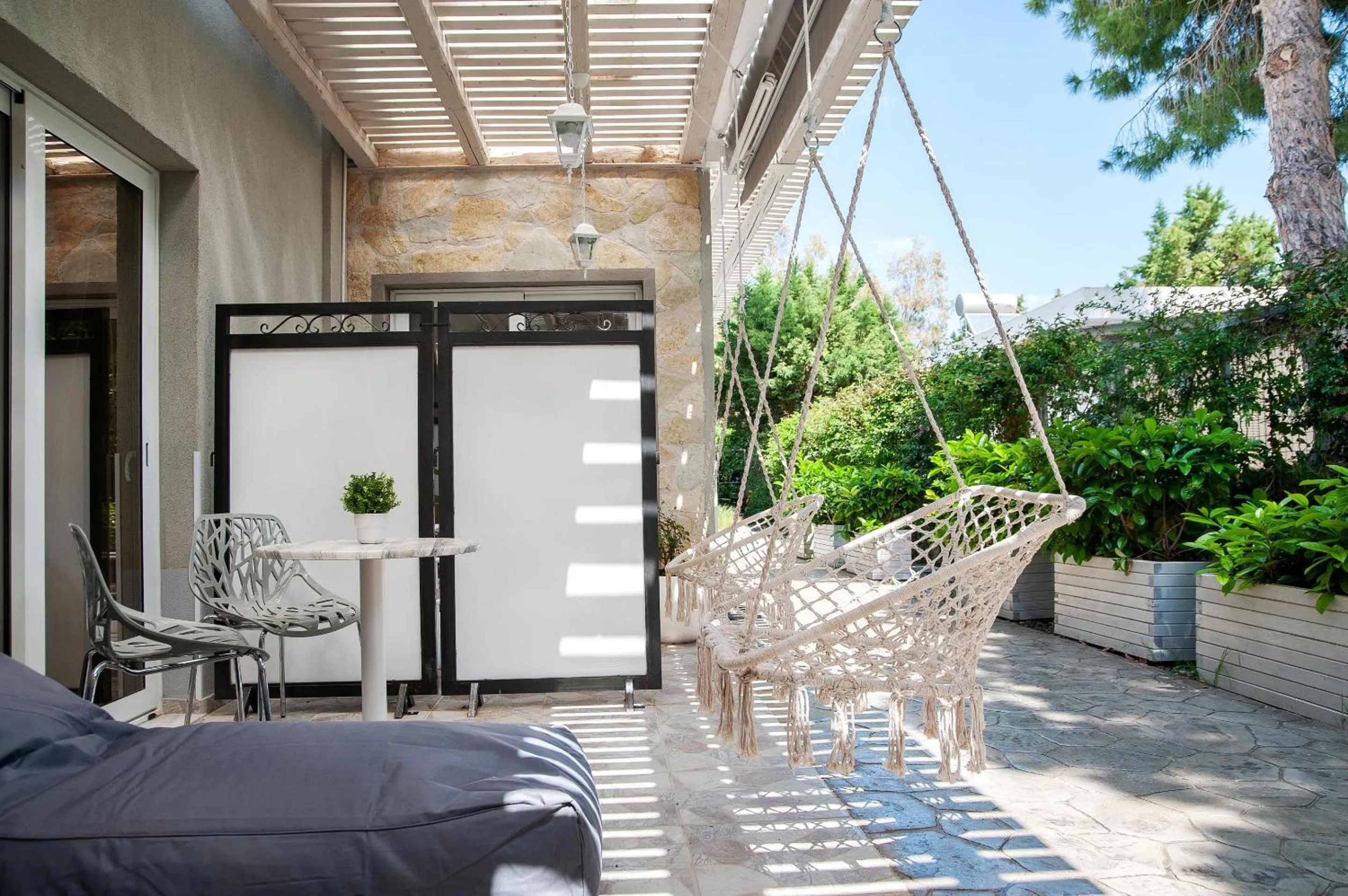Patio in Alekos Luxury Suites - Free 24hr Transformation From To Airport